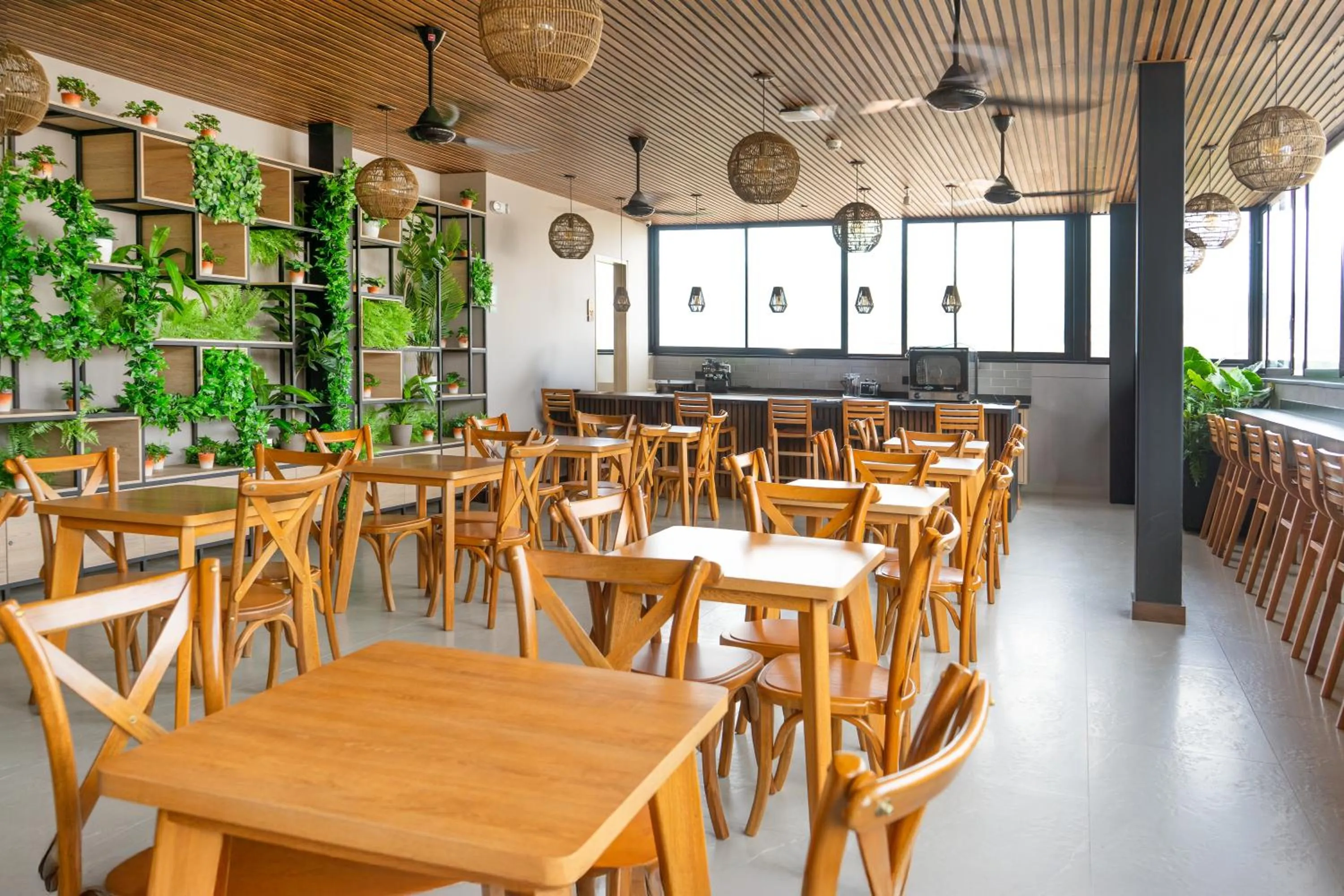 Restaurant/places to eat in Moa Select