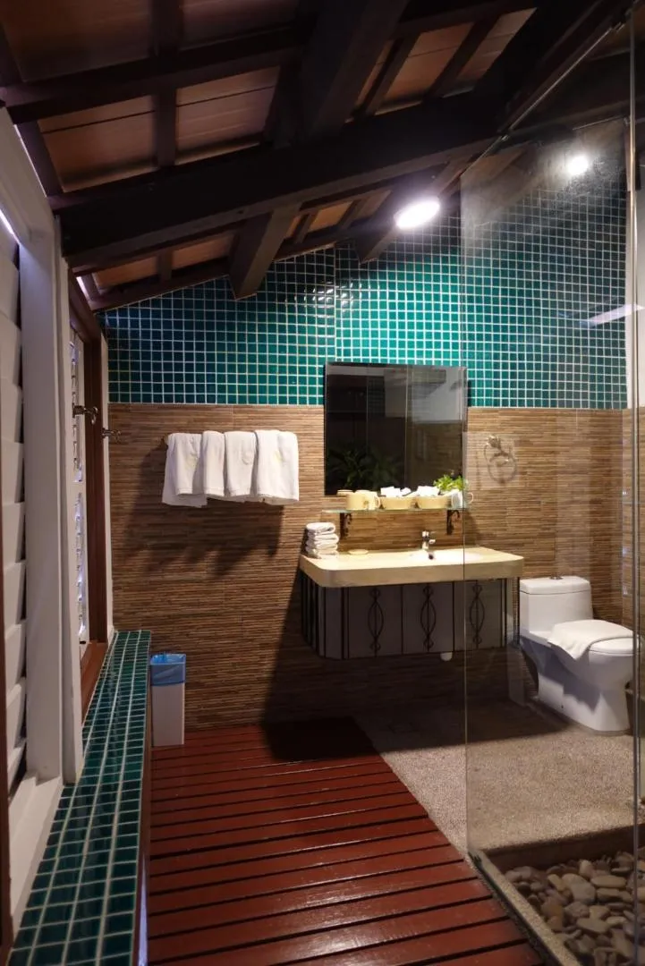 Bathroom in Sarang Paloh Heritage Stay