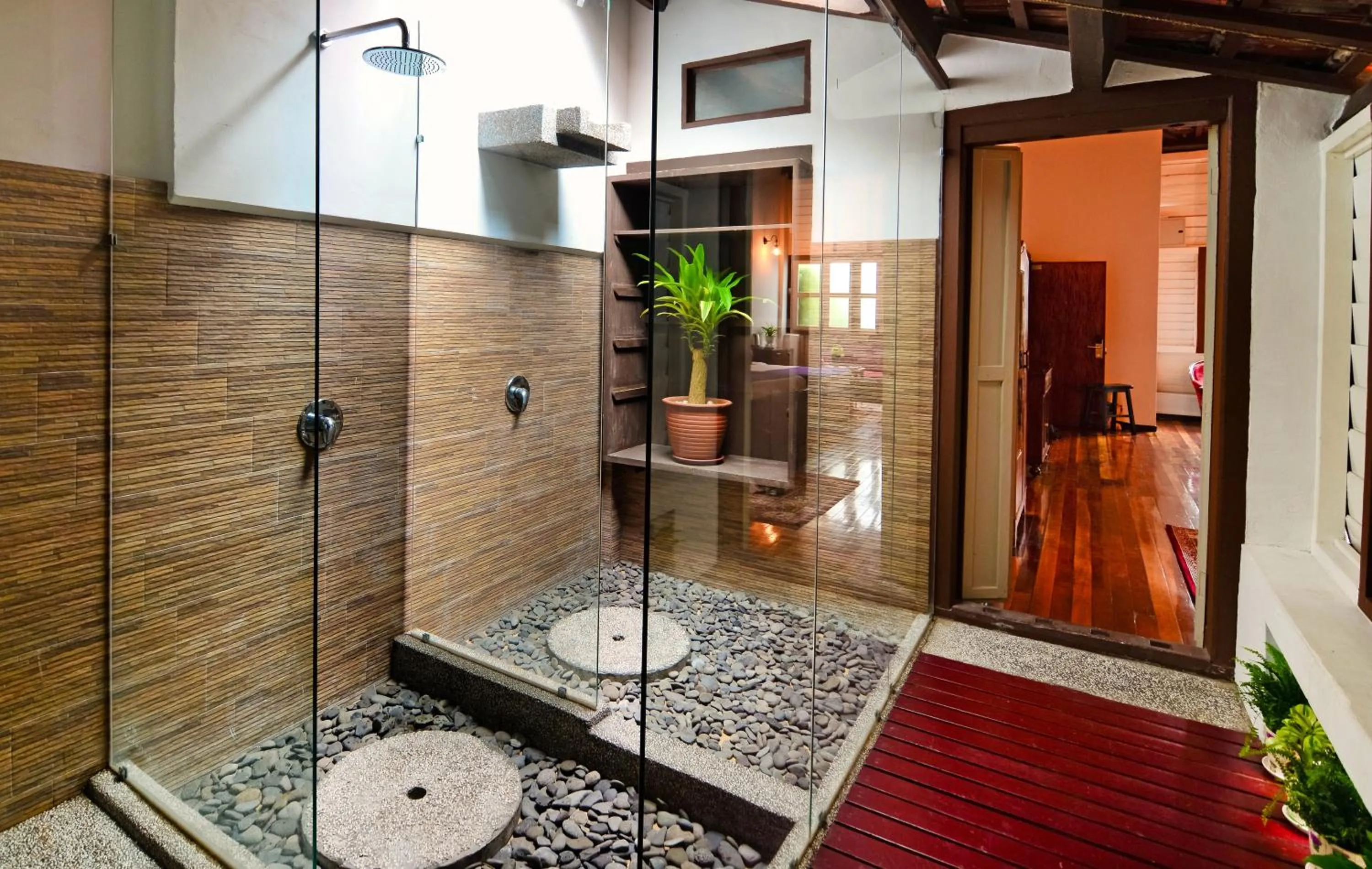 Shower in Sarang Paloh Heritage Stay