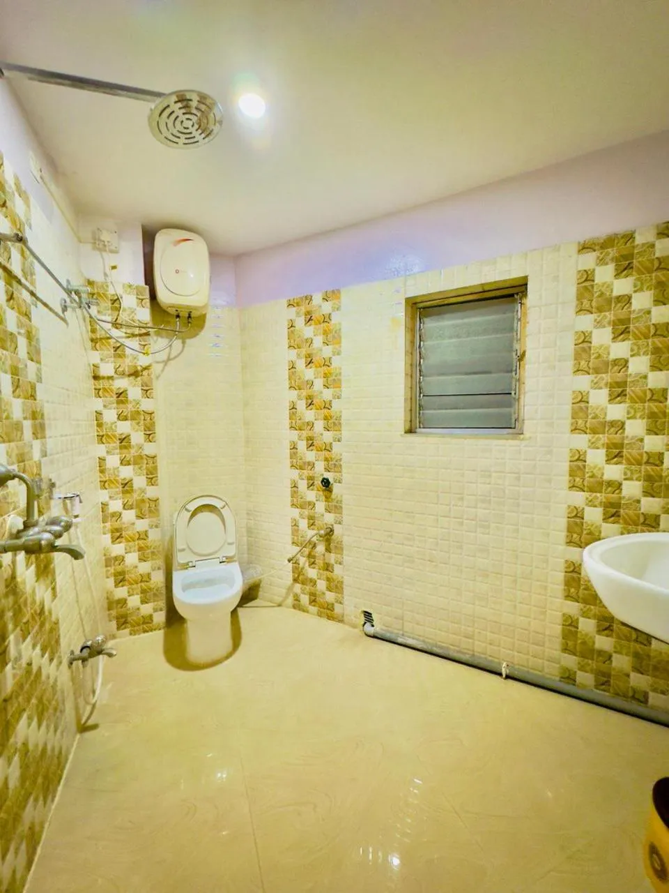 Bathroom in Hotel Diamond inn-Esplanade