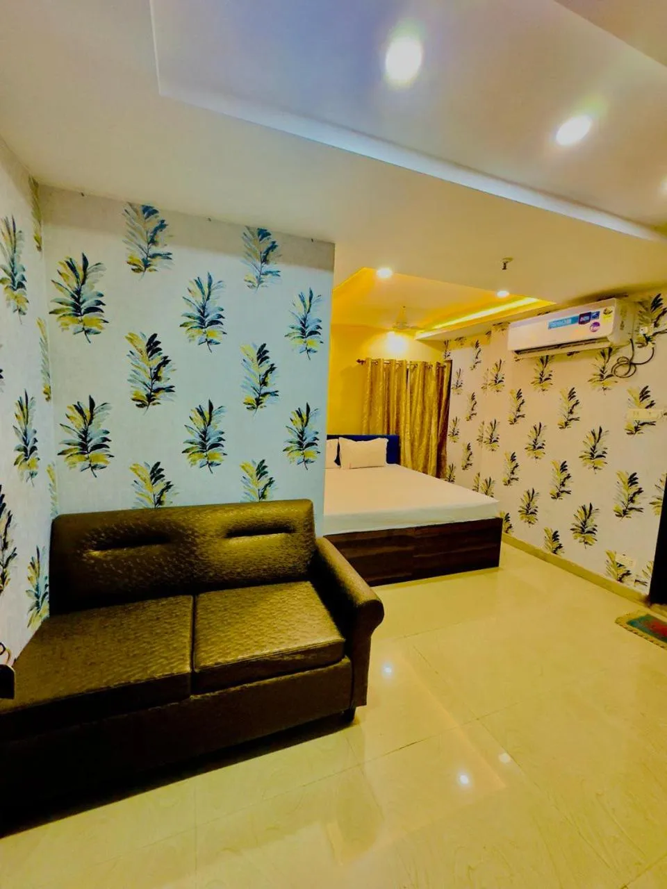 Seating area in Hotel Diamond inn-Esplanade