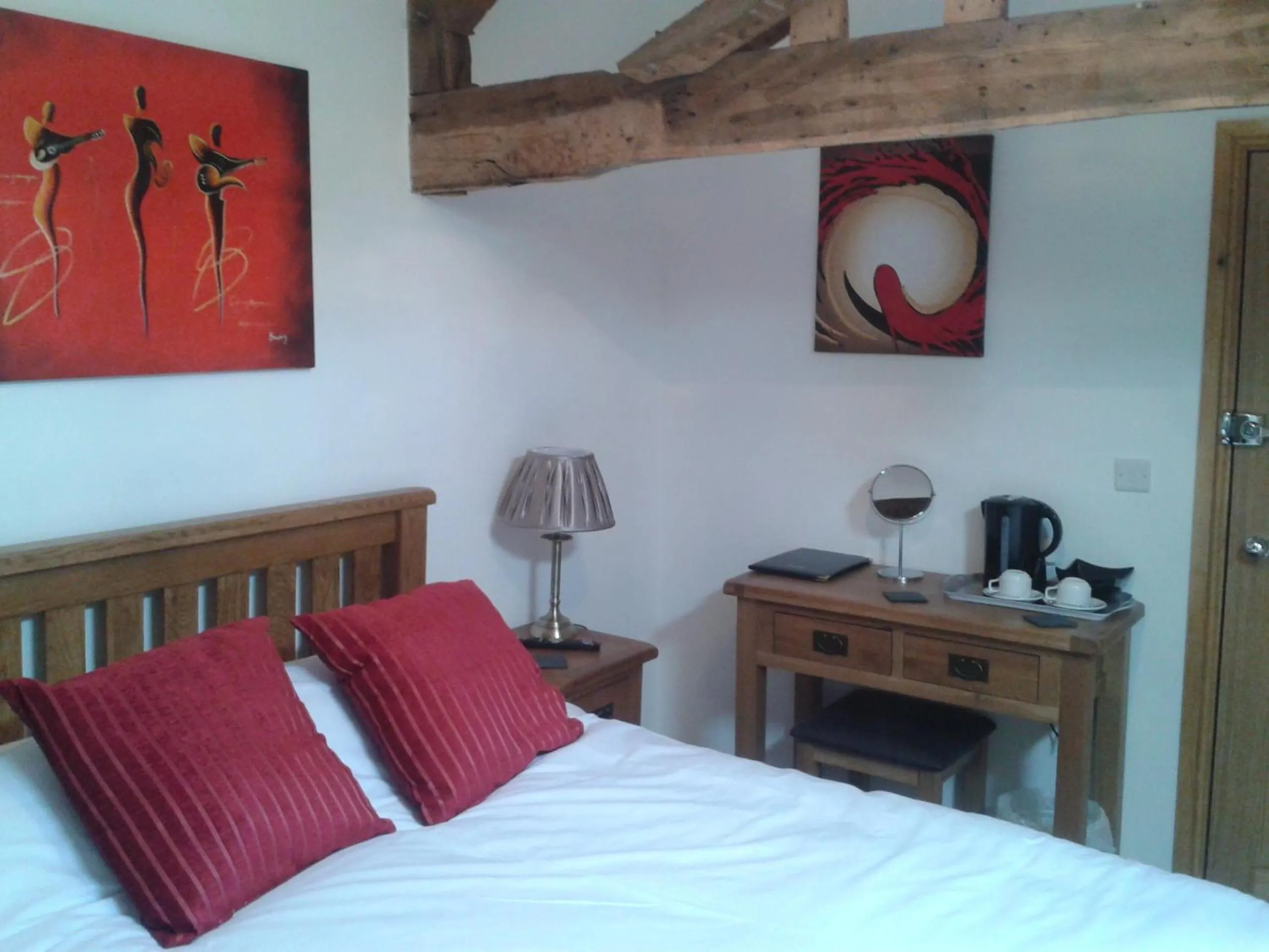 Photo of the whole room in The Bear