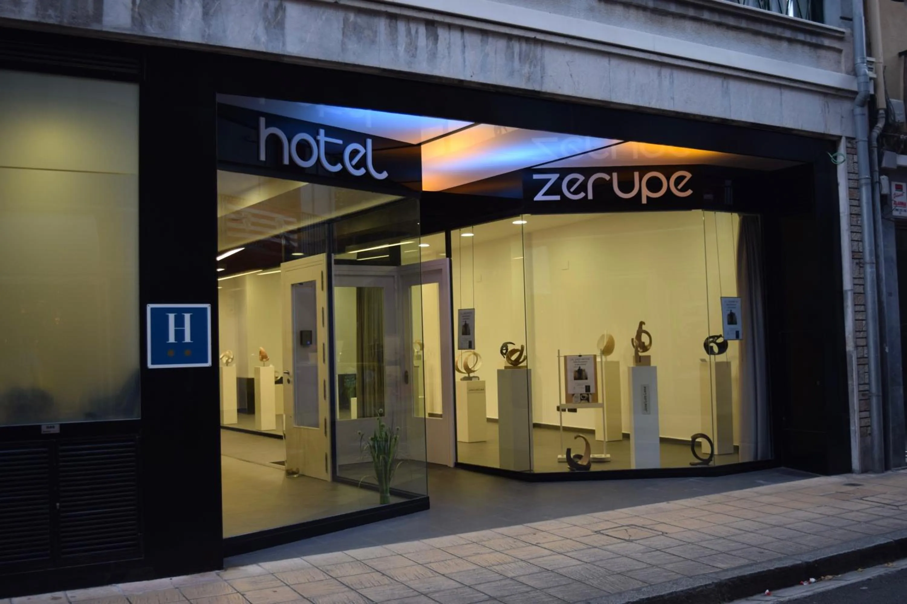Facade/entrance in Zerupe Hotel