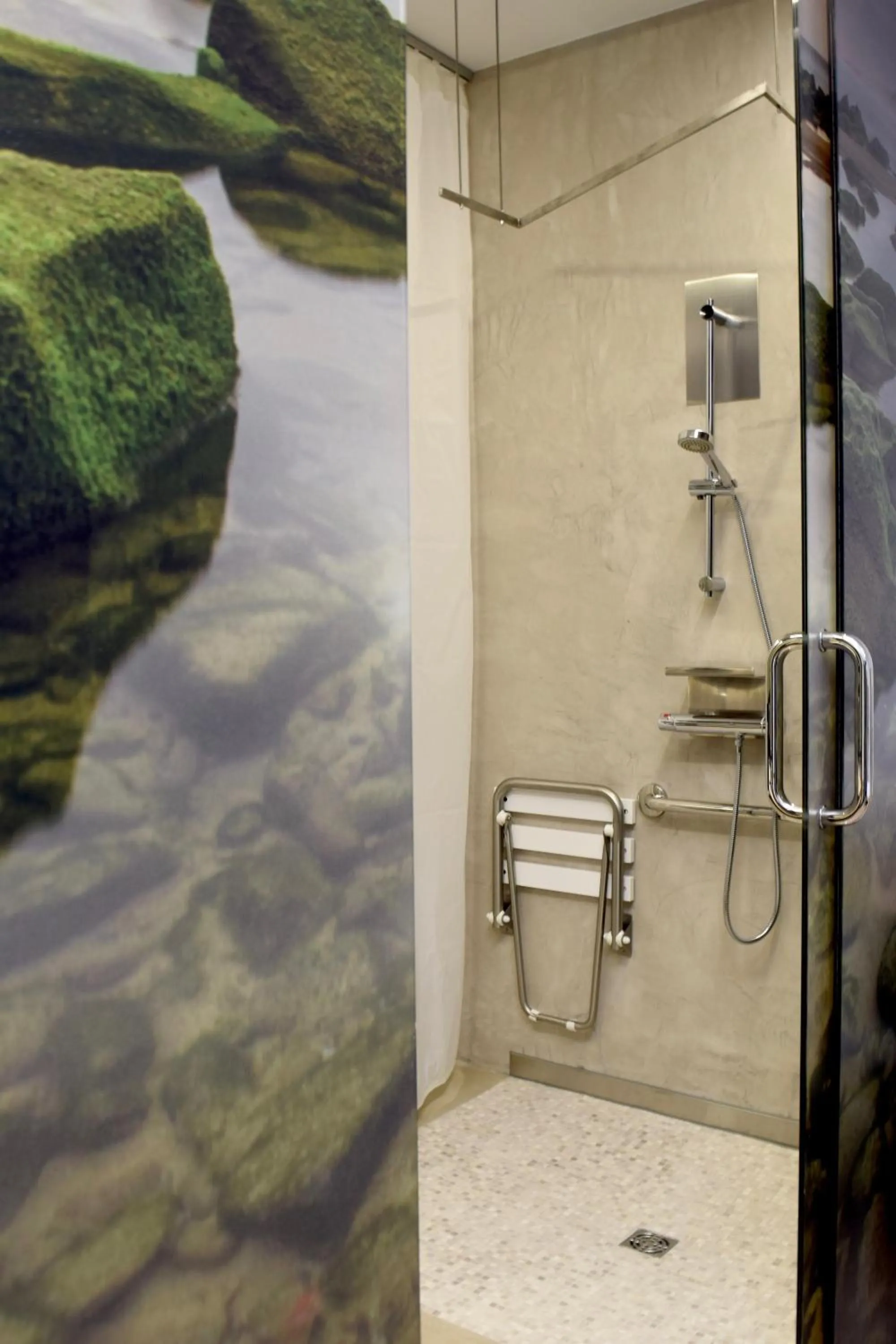 Shower in Zerupe Hotel