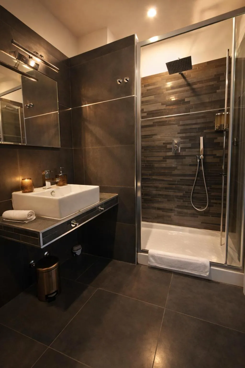 Shower in RomAntic Dreams Guest House