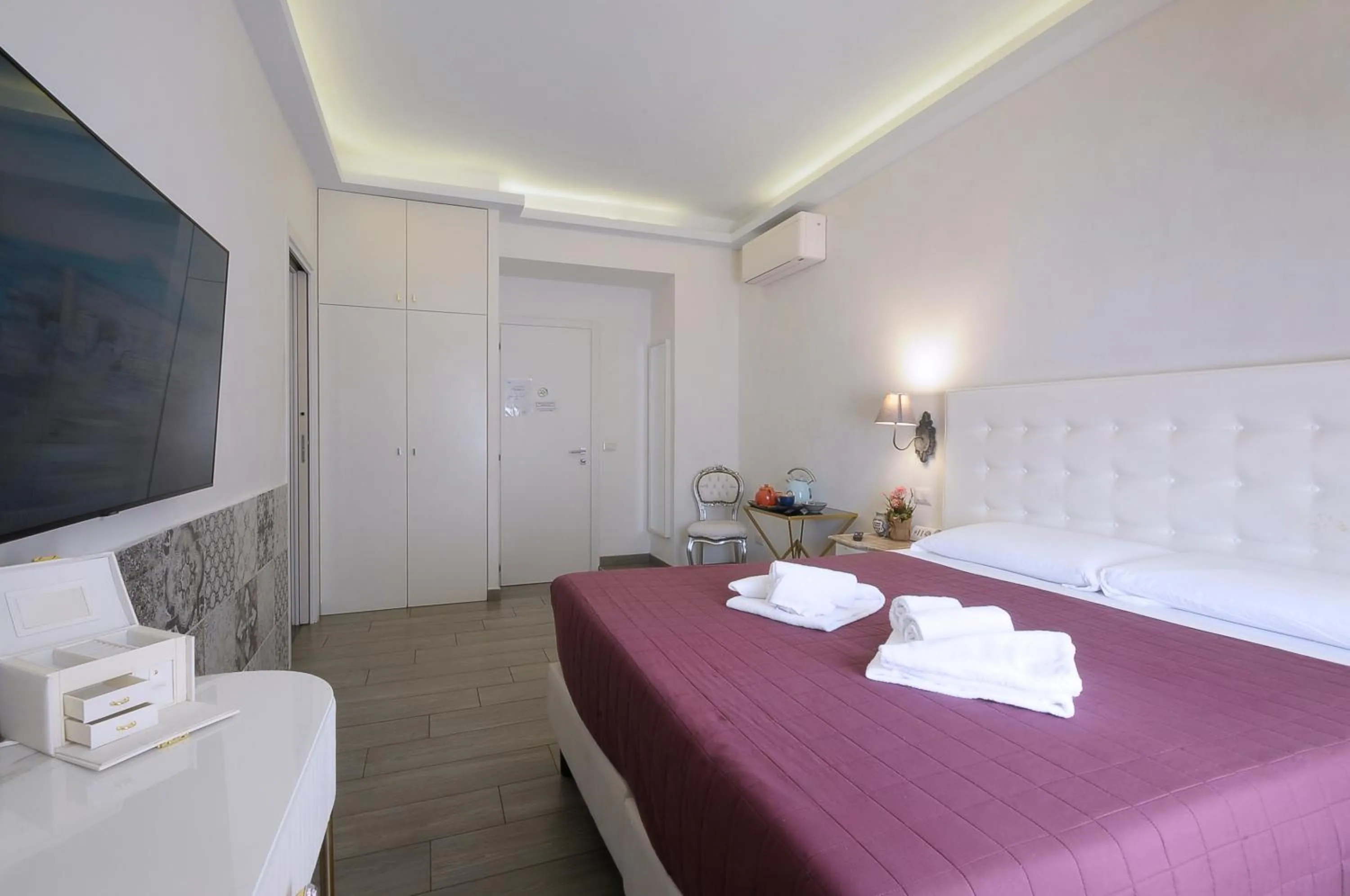 Bed in RomAntic Dreams Guest House