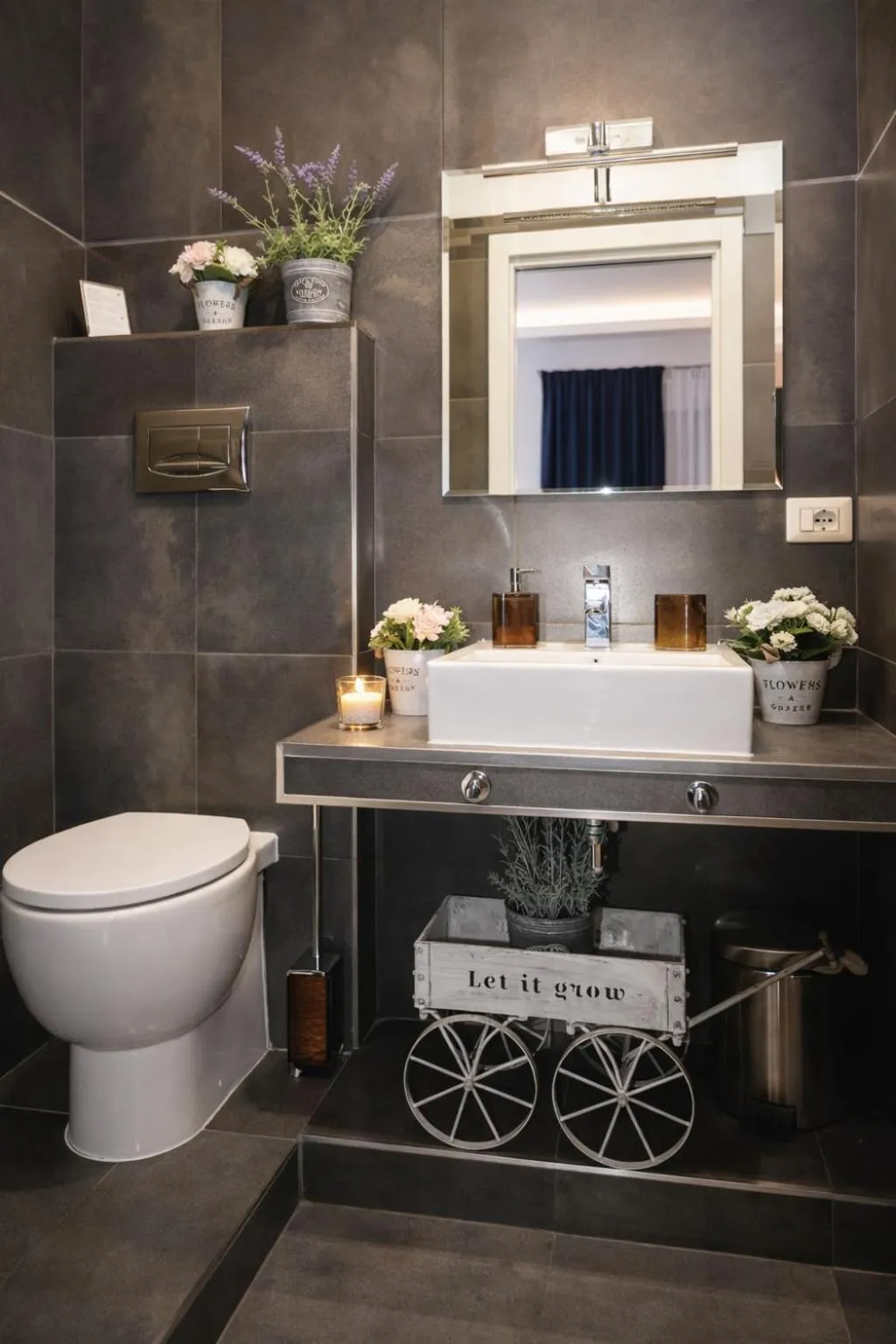 Toilet in RomAntic Dreams Guest House