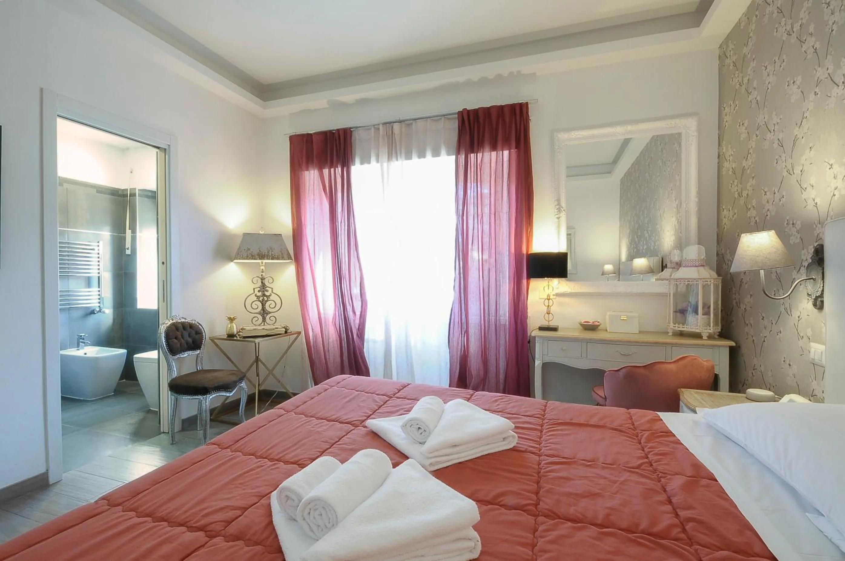 Photo of the whole room, Bed in RomAntic Dreams Guest House