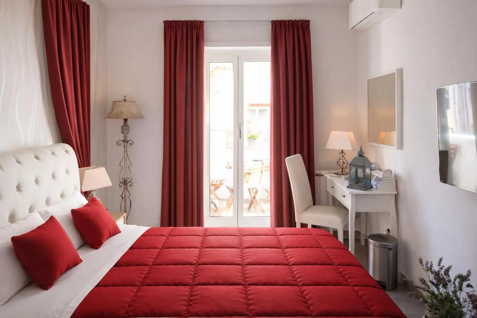 Bed in RomAntic Dreams Guest House