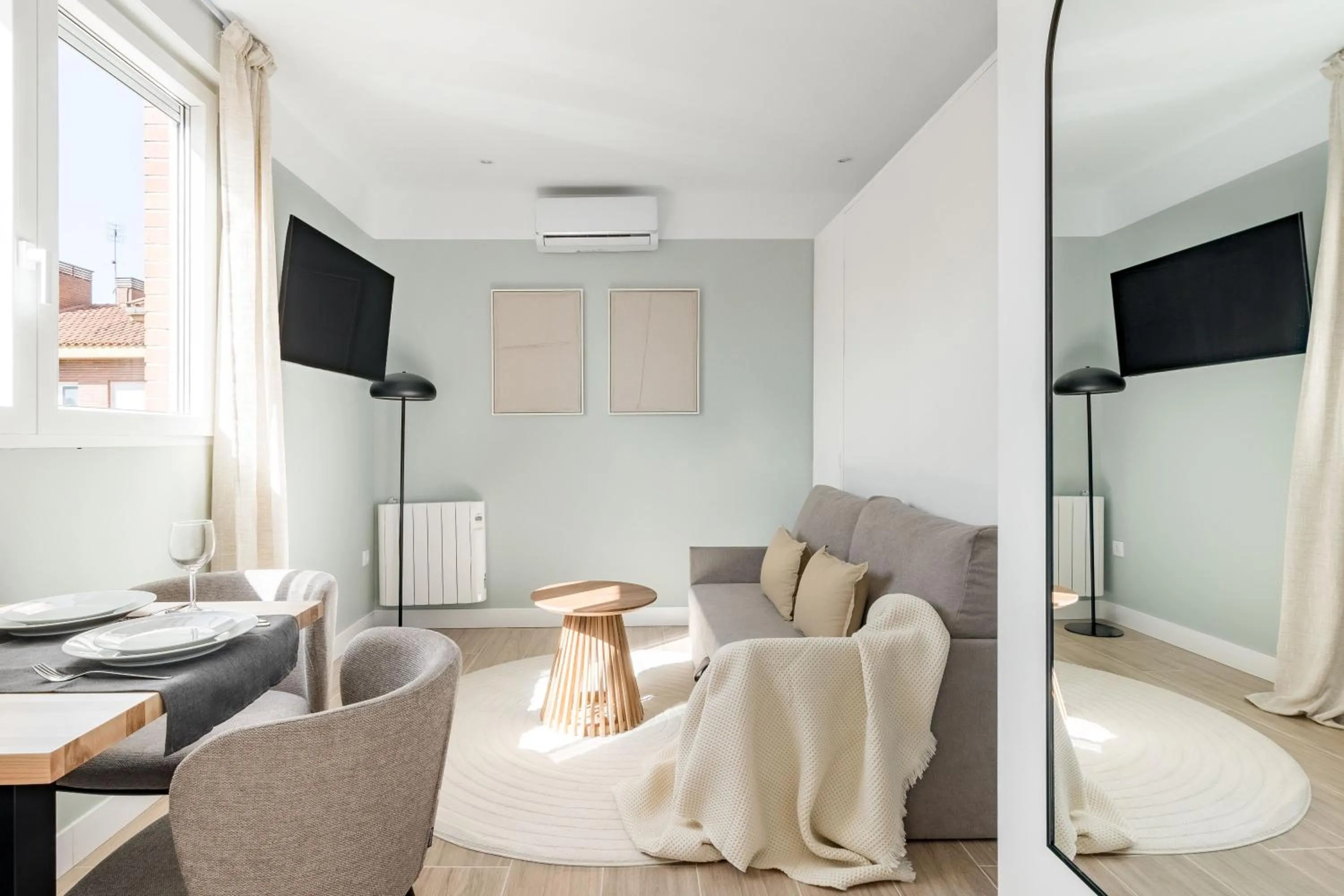 Standard Studio - single occupancy in Arturo Soria Stays by Charming