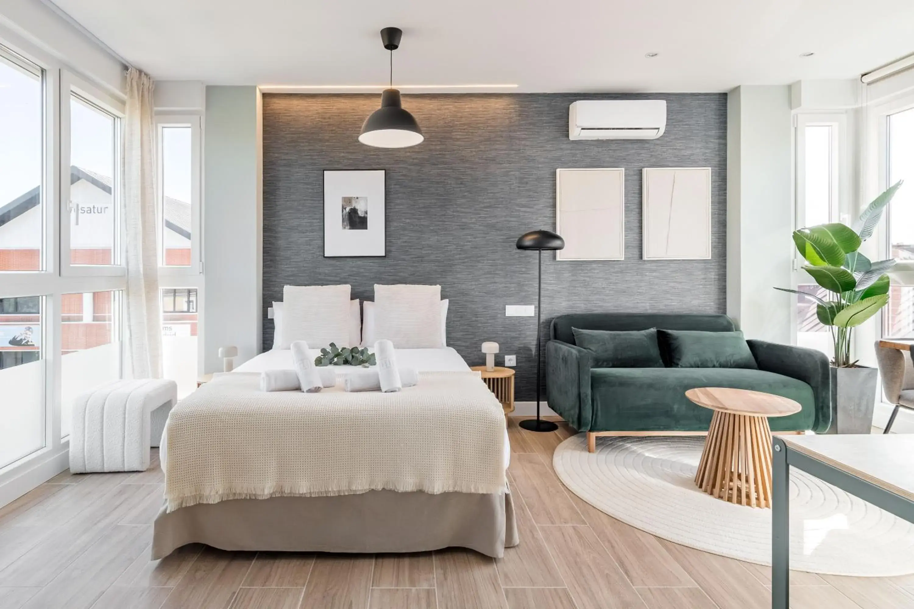 Arturo Soria Stays by Charming Arturo Soria Stays by Charming