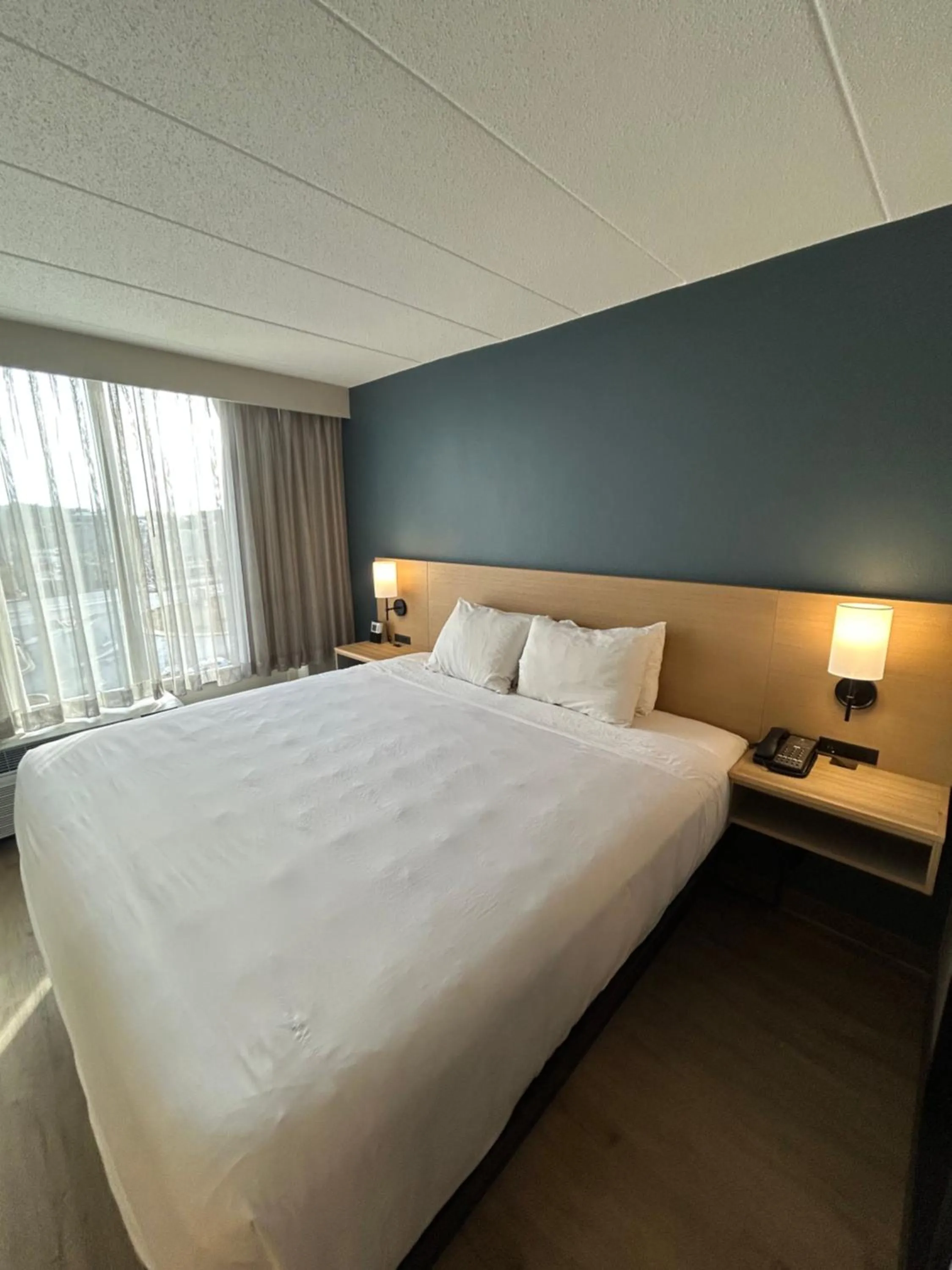 Bed in Hyatt Place Baltimore/BWI Airport