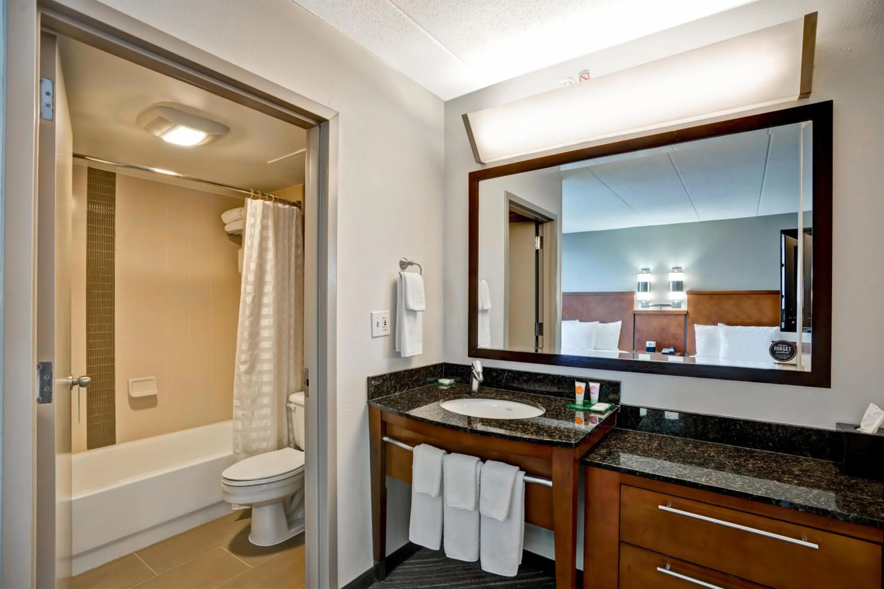 Bathroom in Hyatt Place Baltimore/BWI Airport