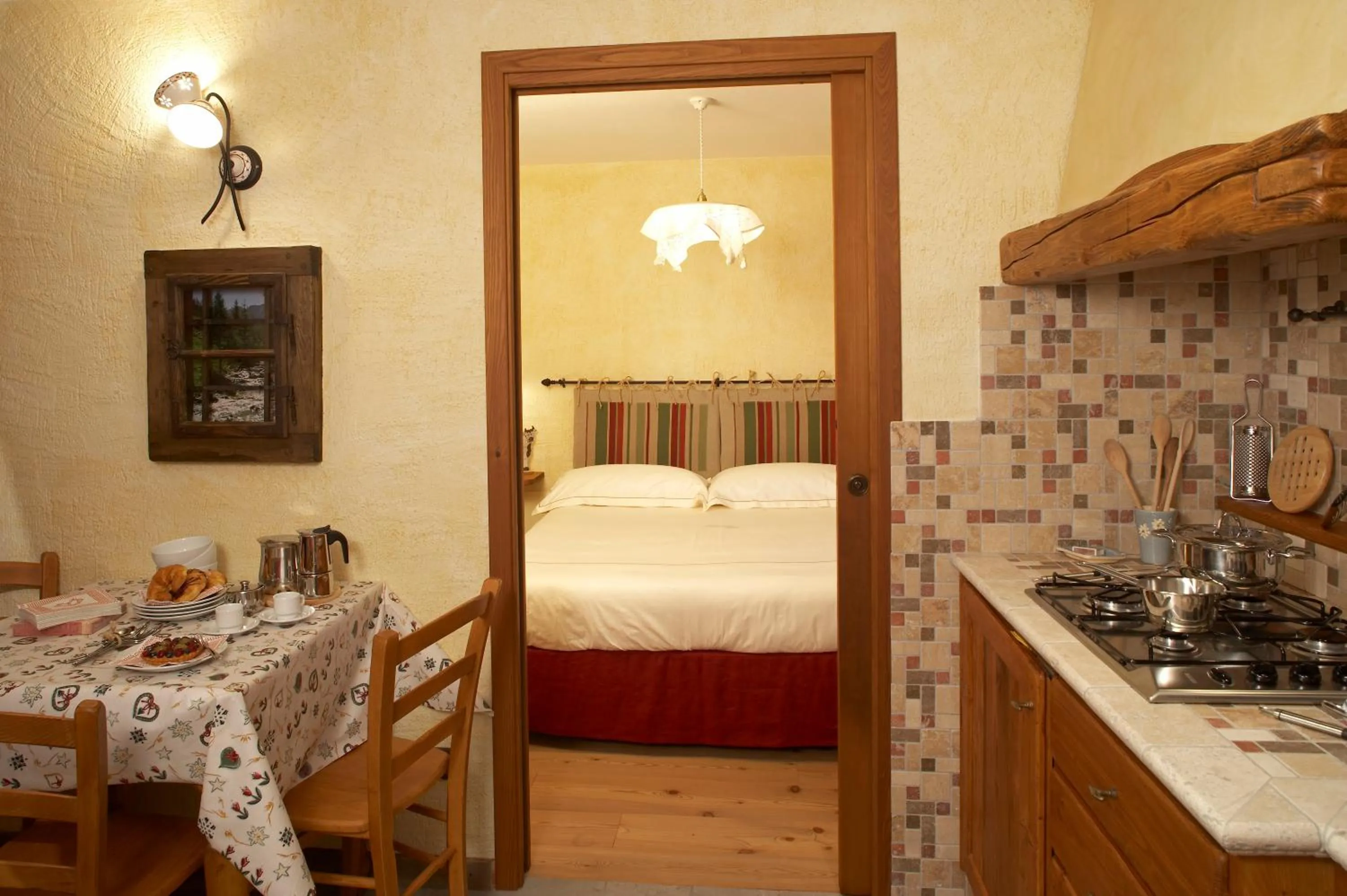 Dining area, Bed in Residence Lo Peyo