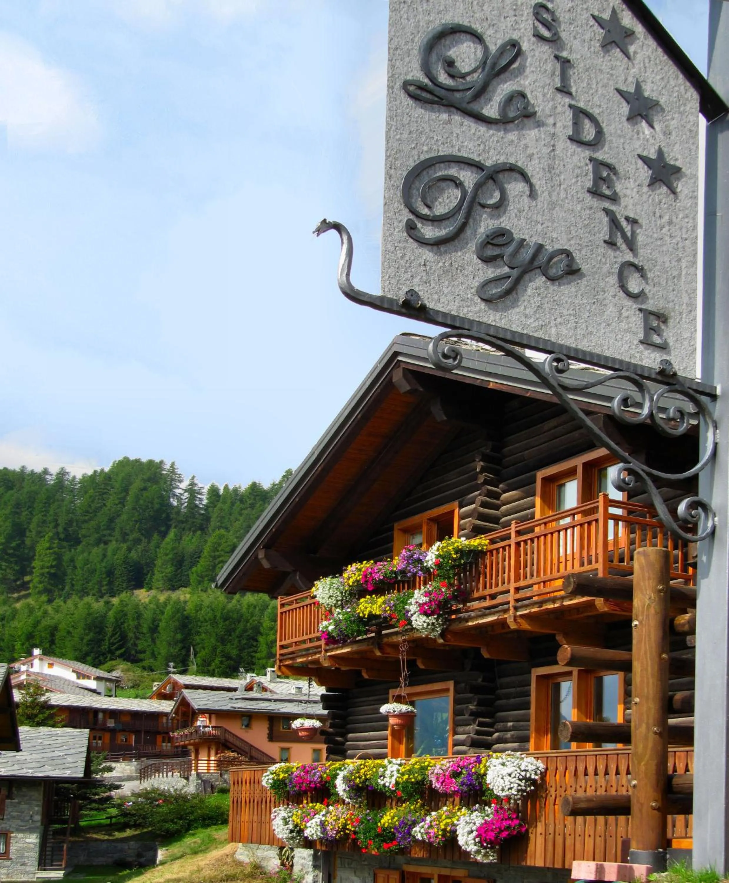 Property logo or sign in Residence Lo Peyo