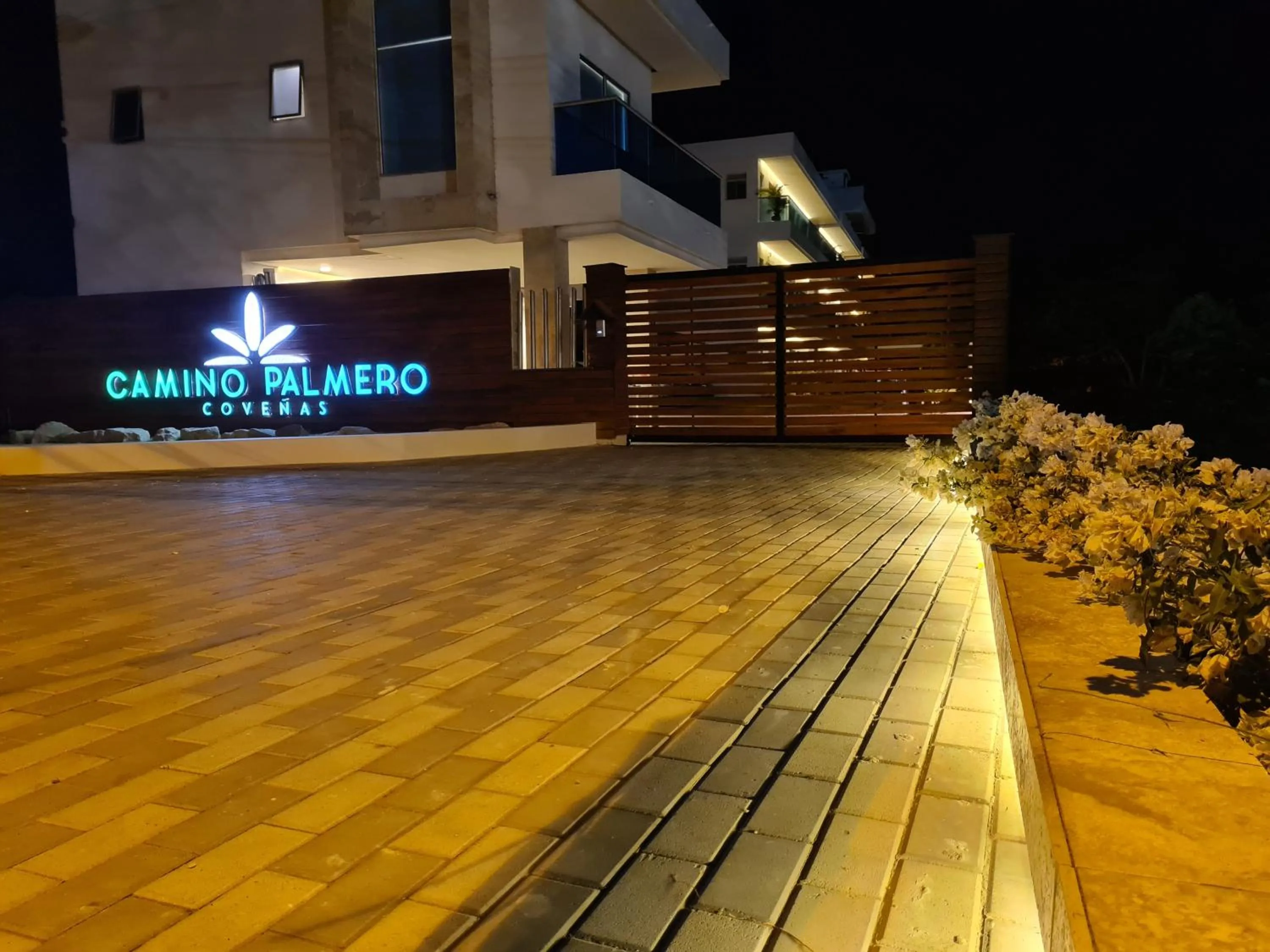 Facade/entrance in Camino Palmero Coveñas