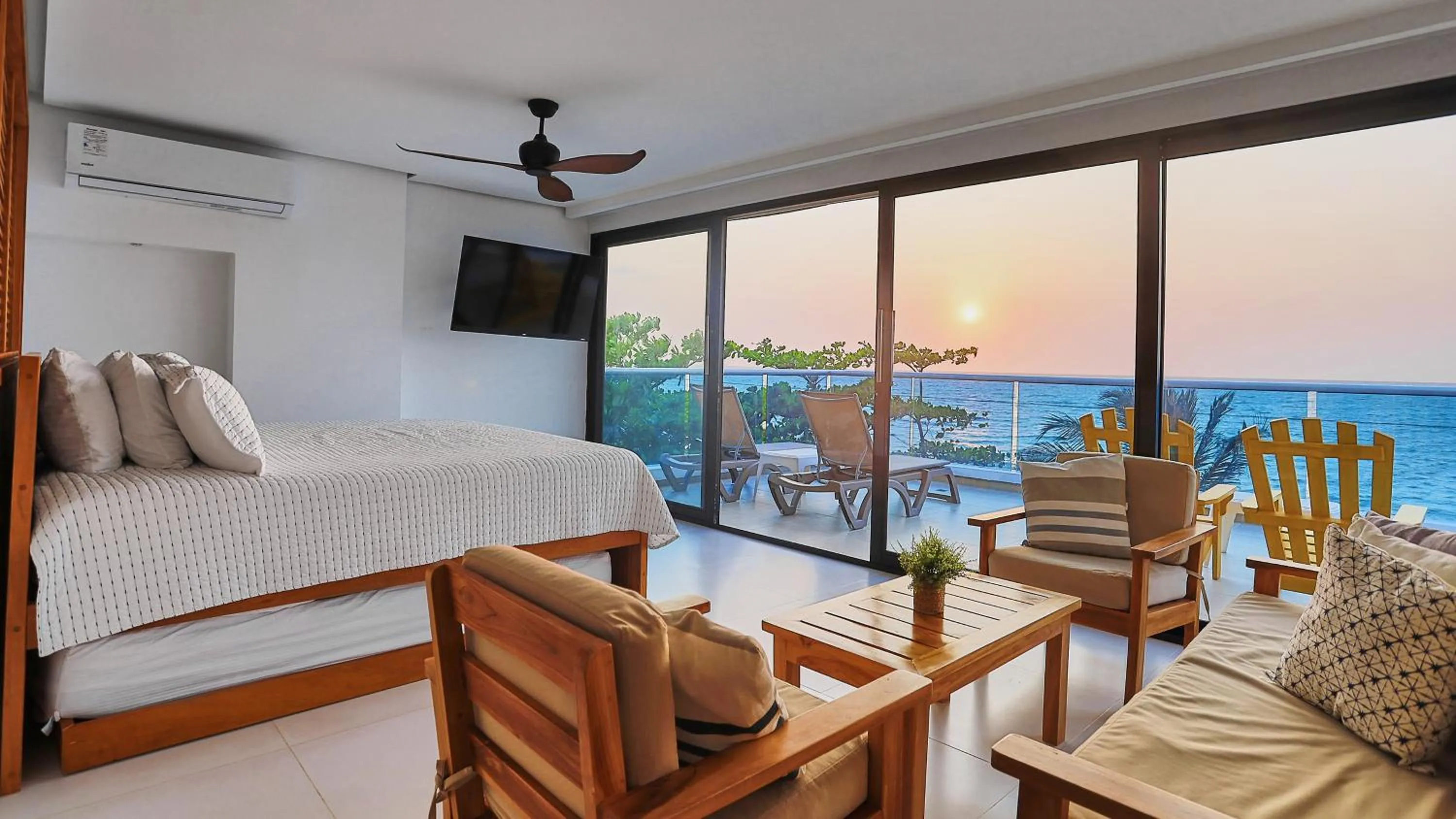 Photo of the whole room, Bed in Camino Palmero Coveñas