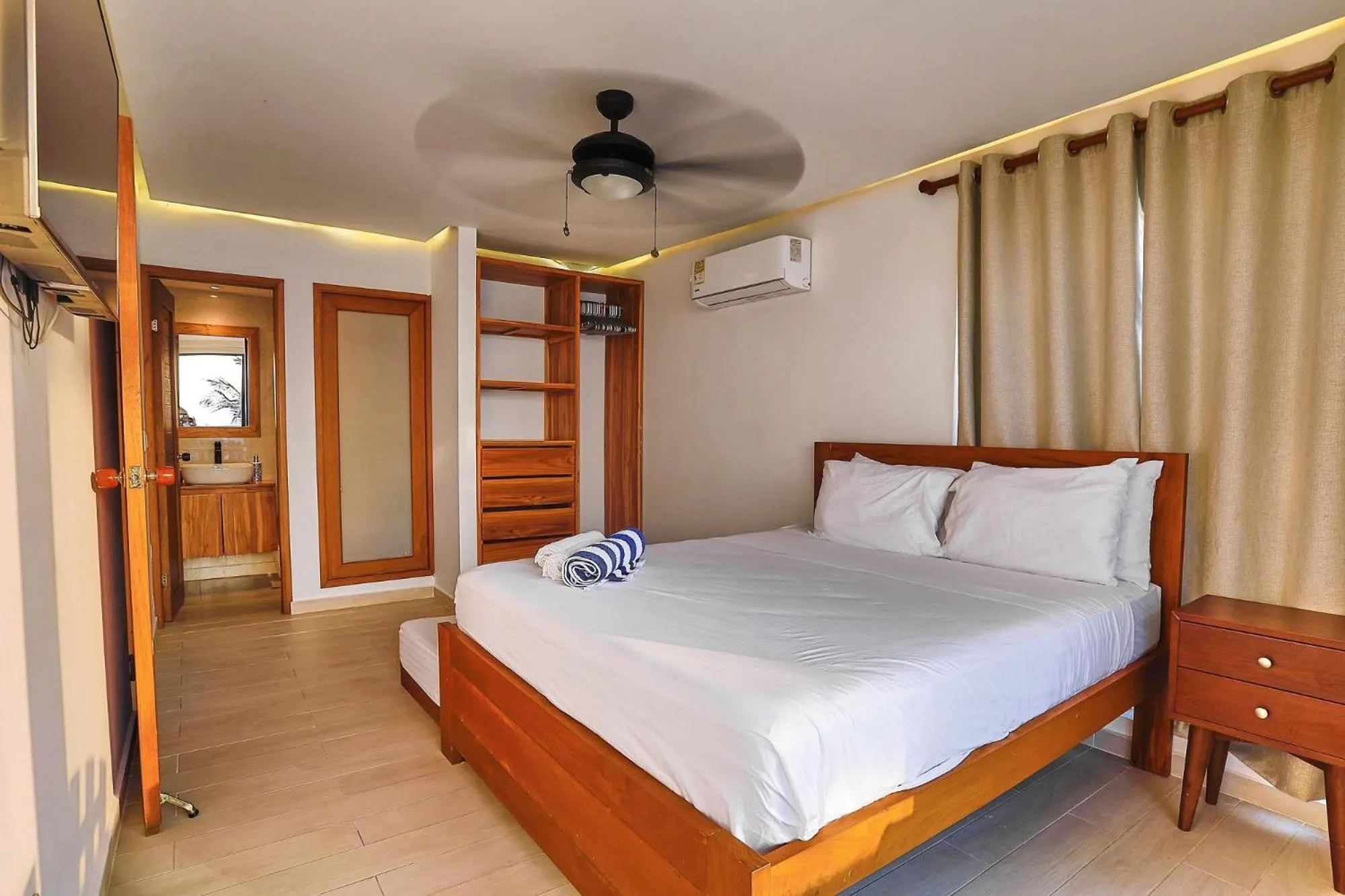 Photo of the whole room, Bed in Camino Palmero Coveñas