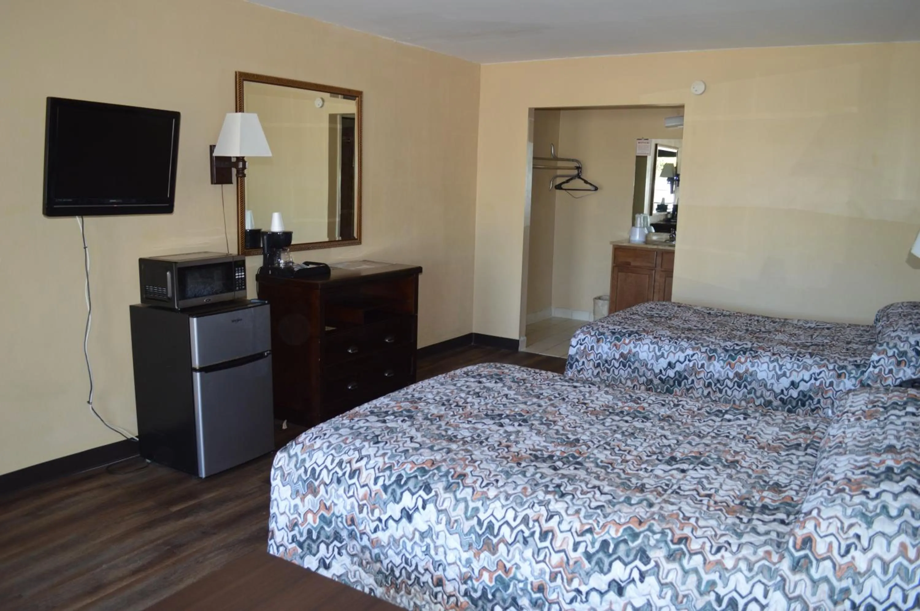 Bed in Tarpon Shores Inn