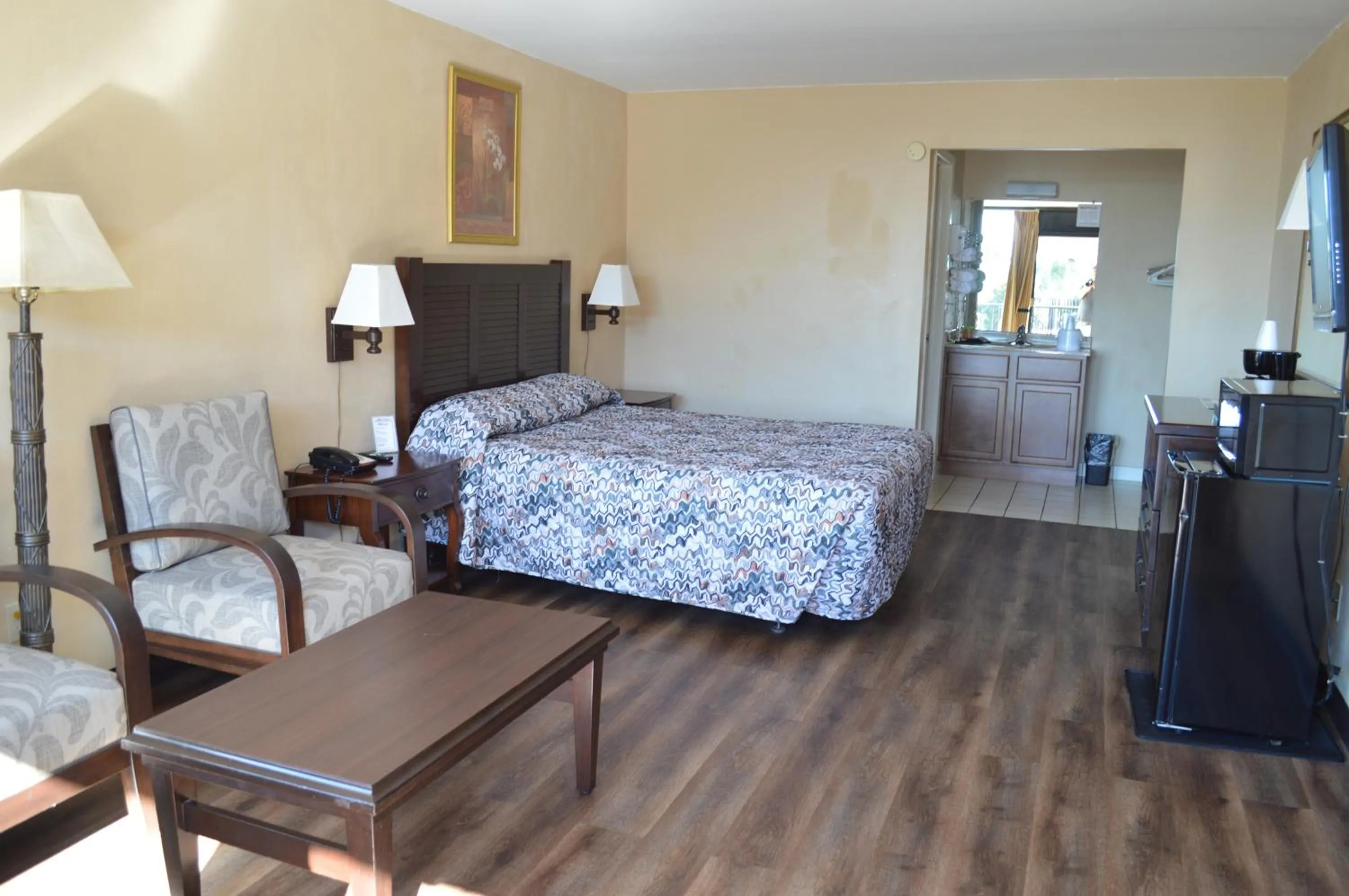 Bed in Tarpon Shores Inn