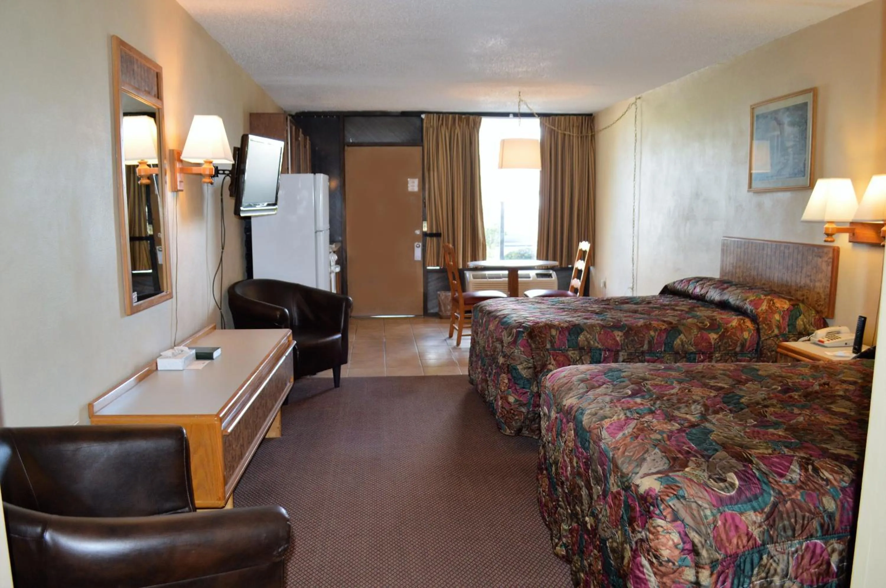 Living room, Bed in Tarpon Shores Inn