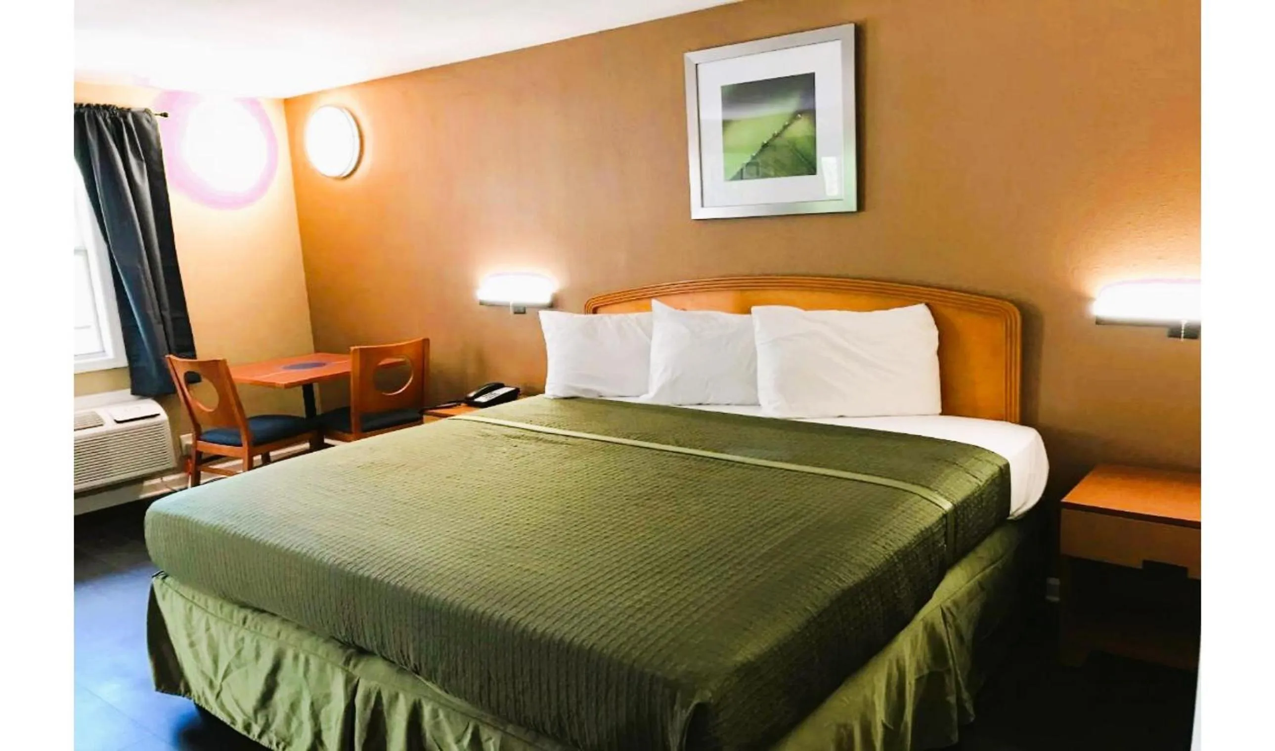 Bedroom, Bed in OYO Hotel Tallahassee Downtown