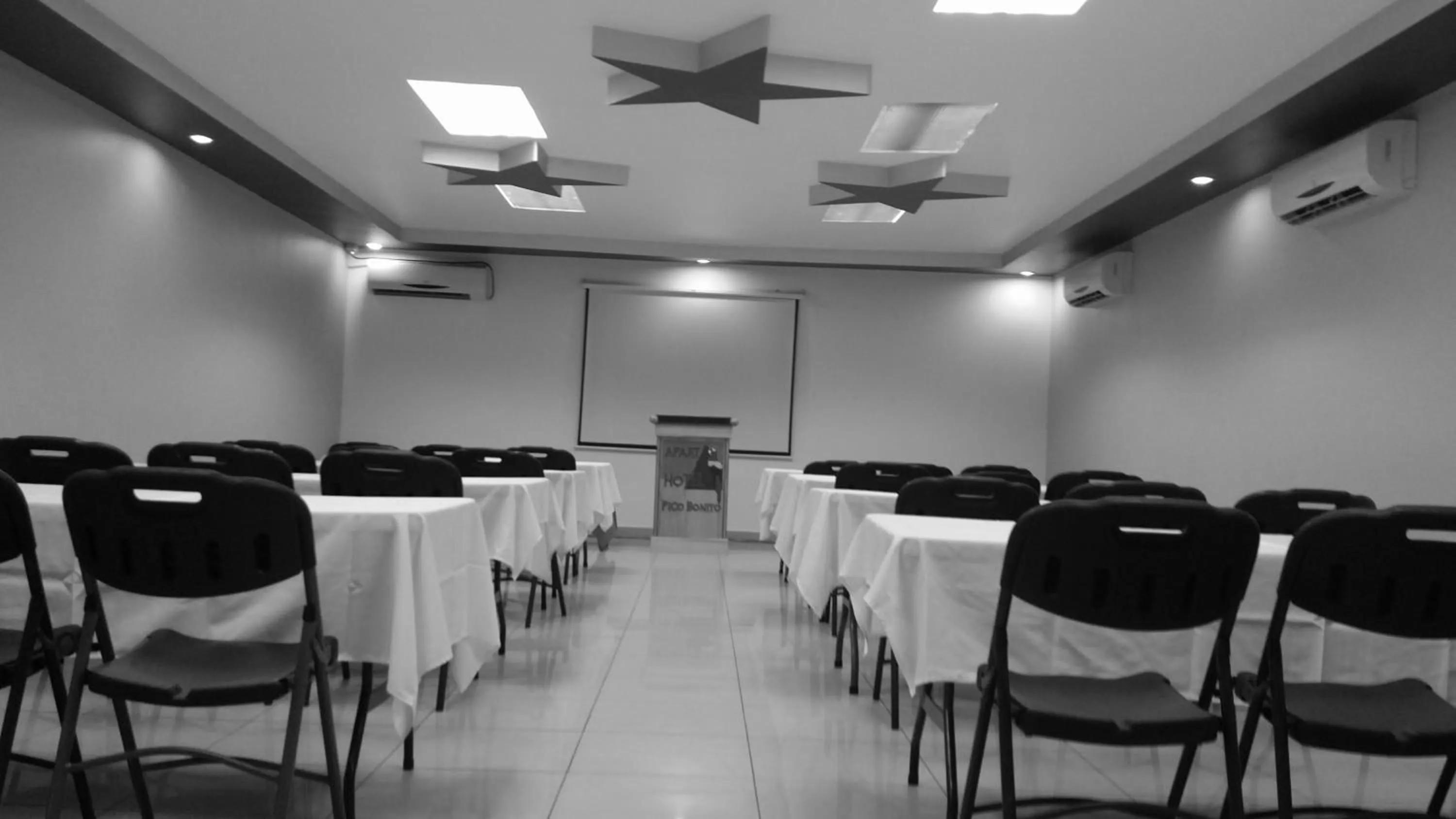 Banquet/Function facilities in Apart Hotel Pico Bonito