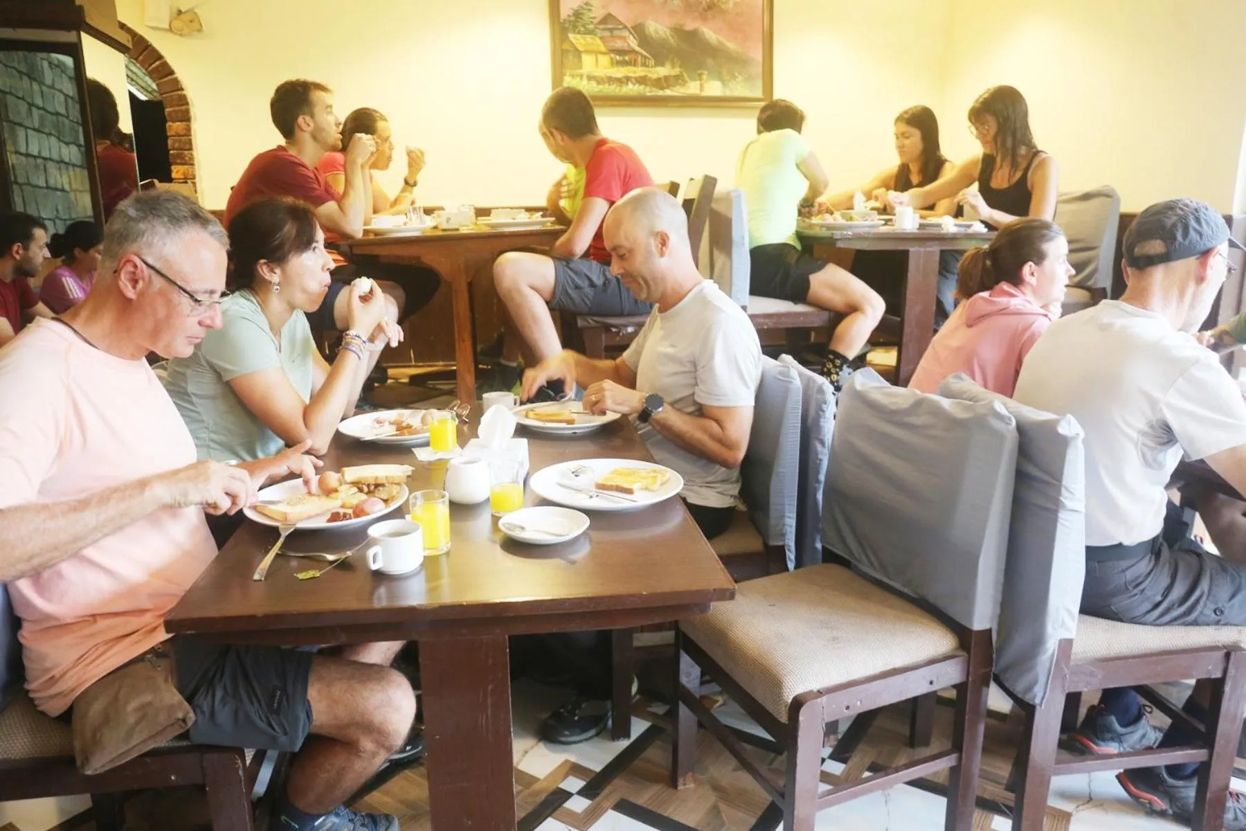 Restaurant/places to eat in Hotel M&D Suites