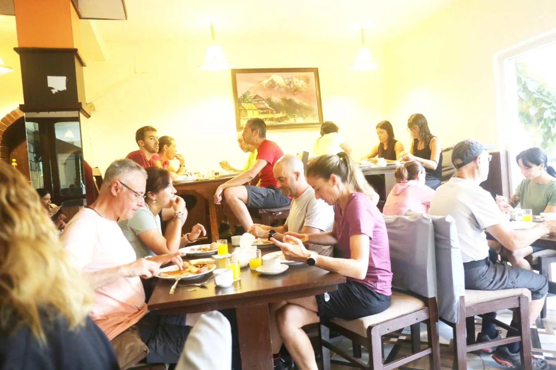 Restaurant/places to eat in Hotel M&D Suites