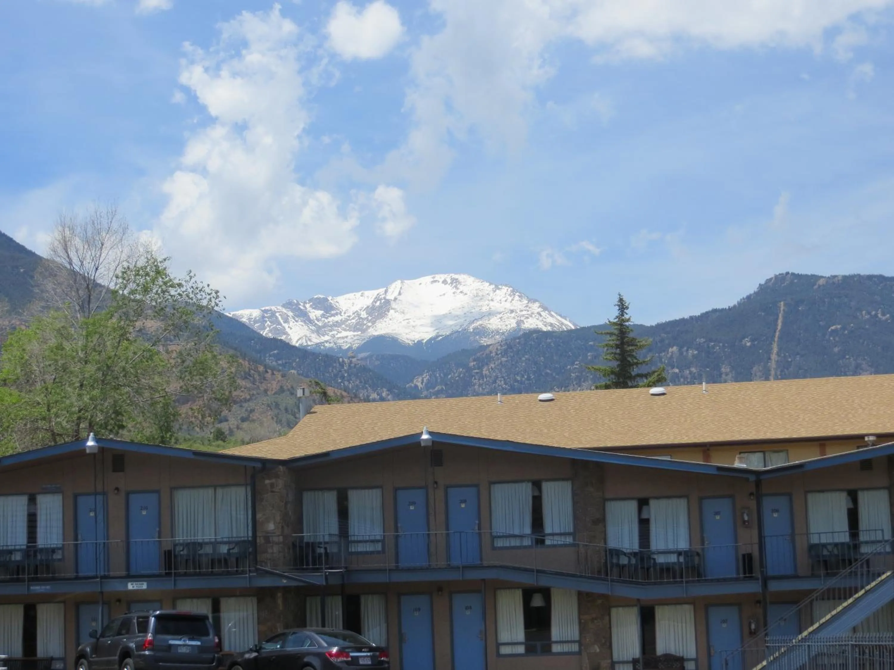 Property building in Silver Saddle Motel