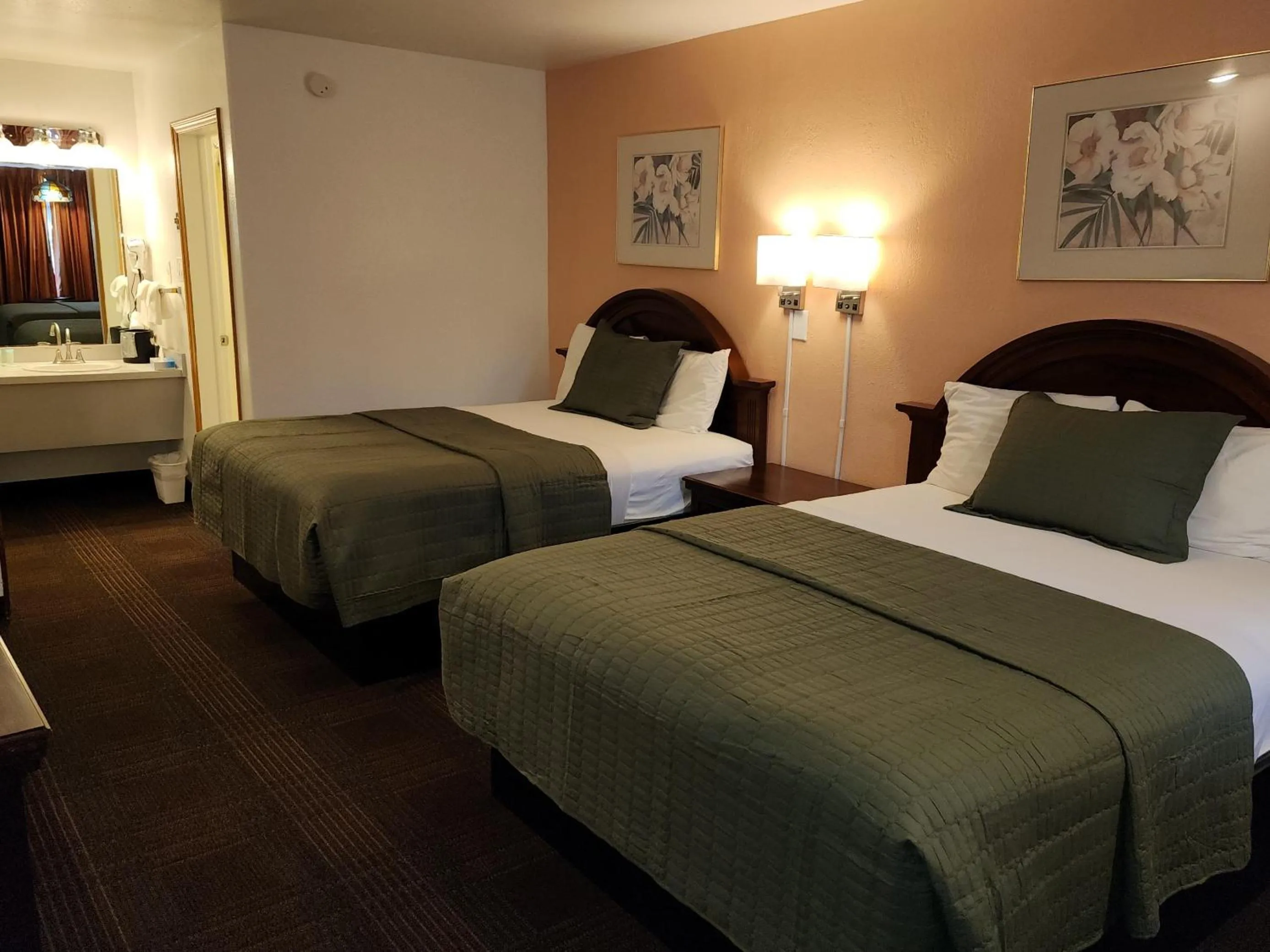 Bed in Silver Saddle Motel