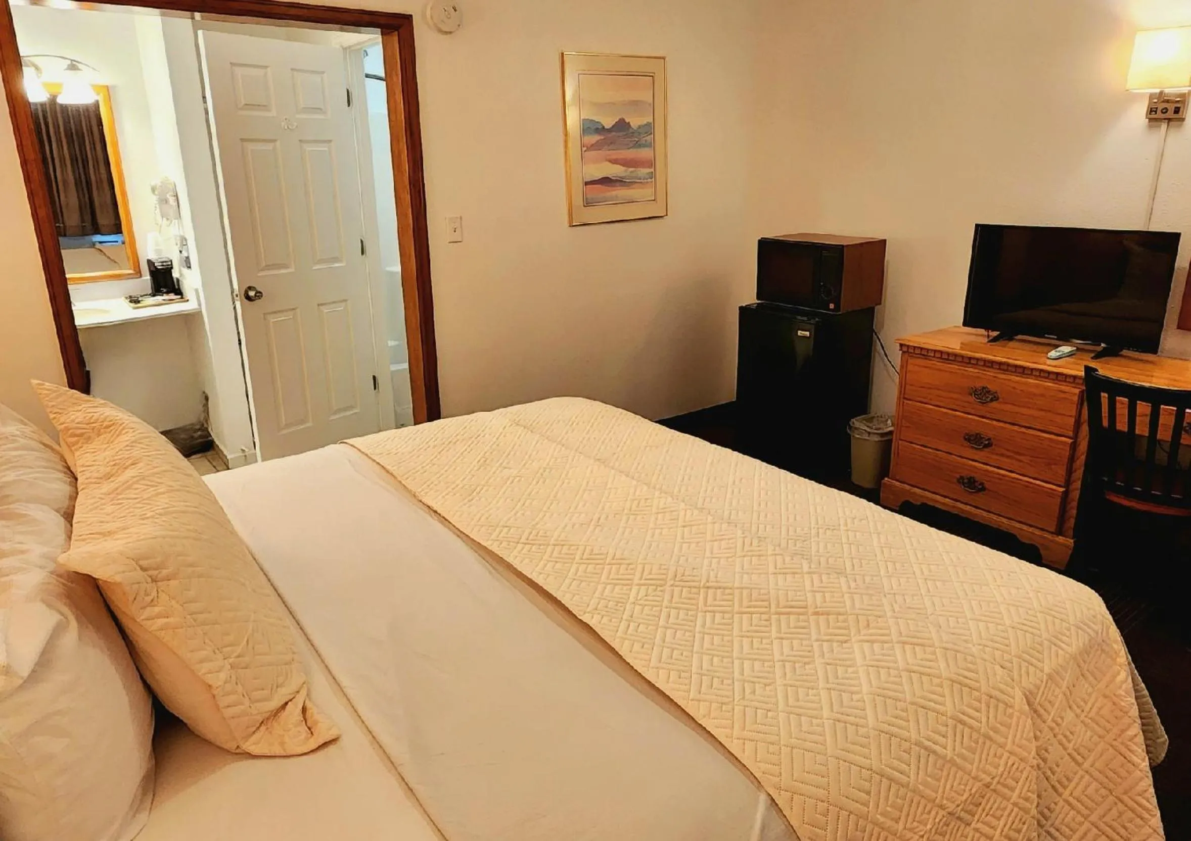 Bed in Silver Saddle Motel