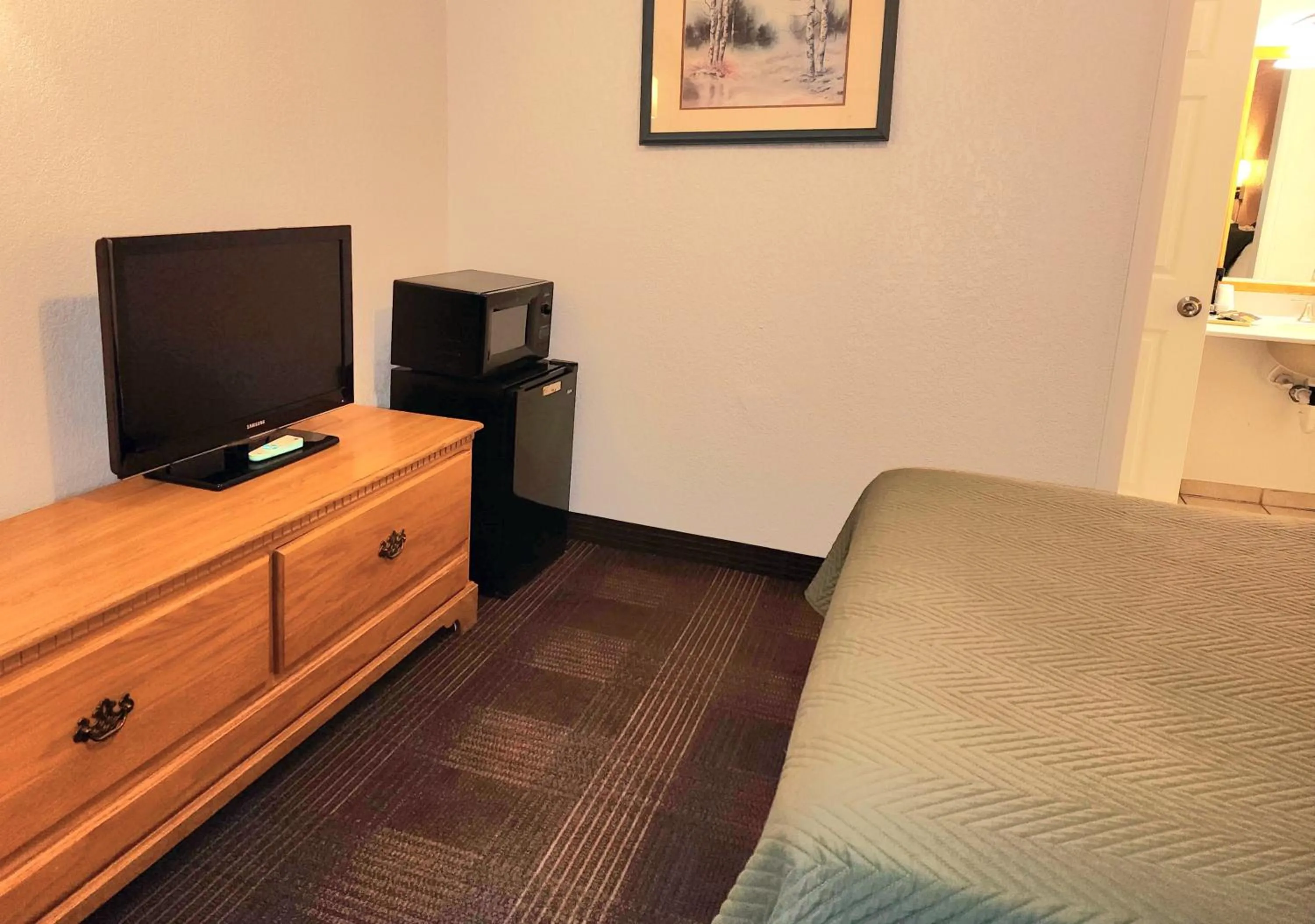 Bedroom in Silver Saddle Motel