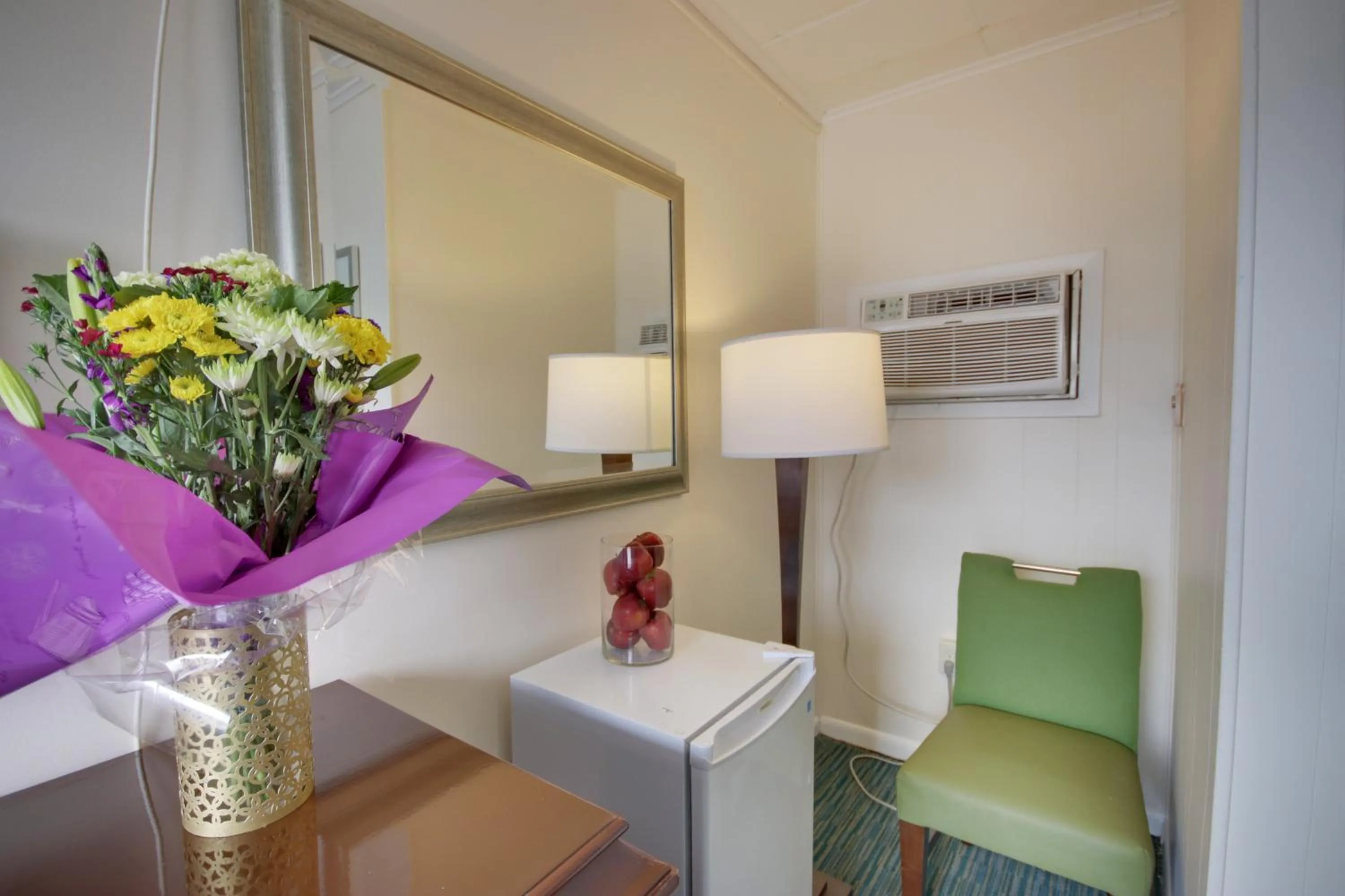 Seating area in White Marlin Inn