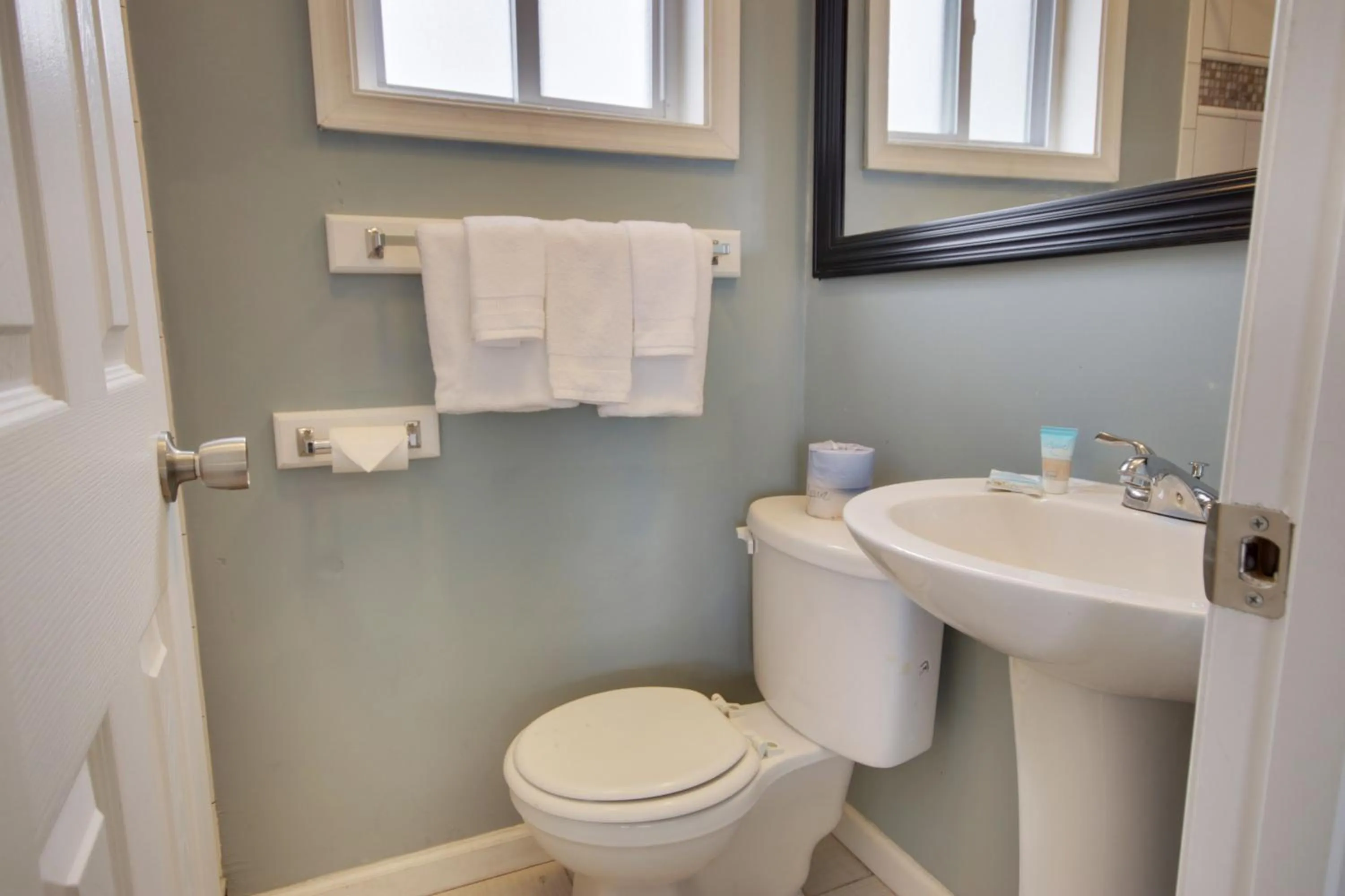 Toilet in White Marlin Inn