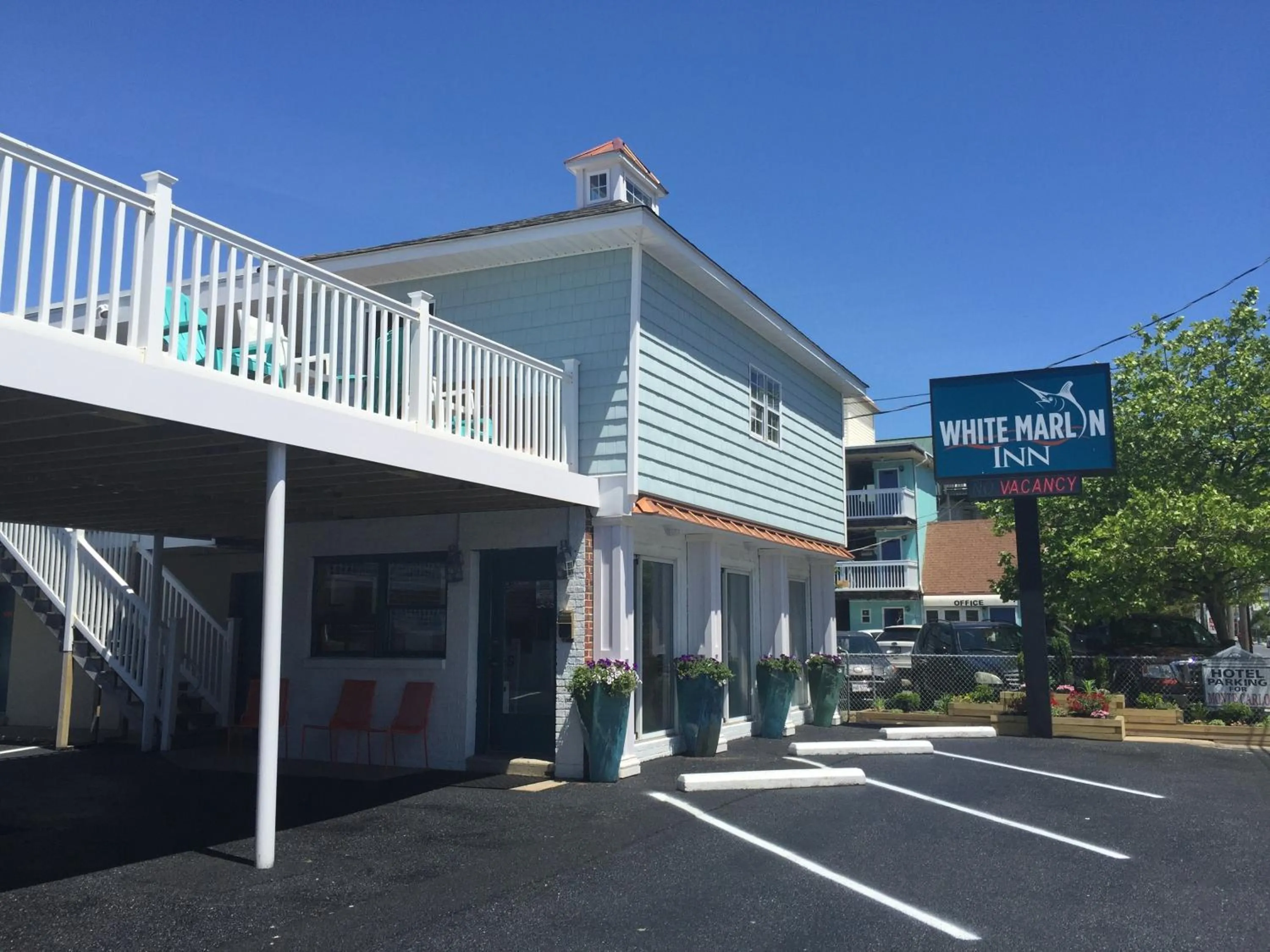 Facade/entrance in White Marlin Inn