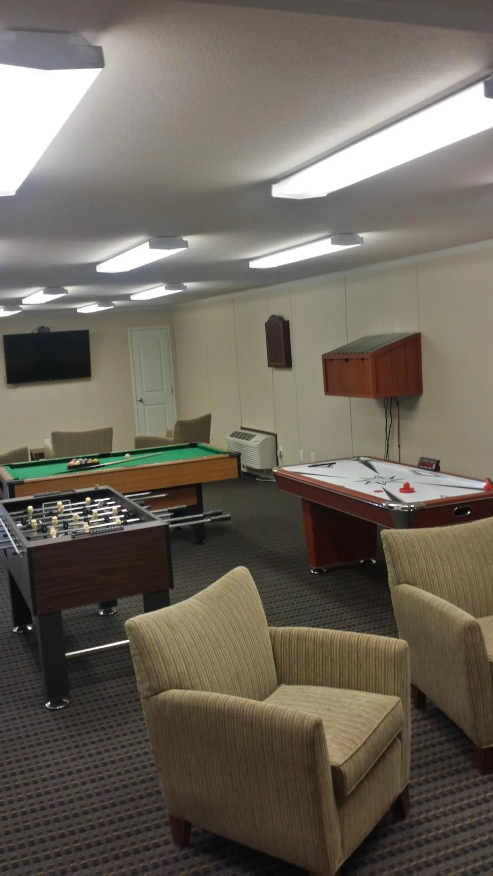 Game Room in Instalodge Hotel and Suites Karnes City
