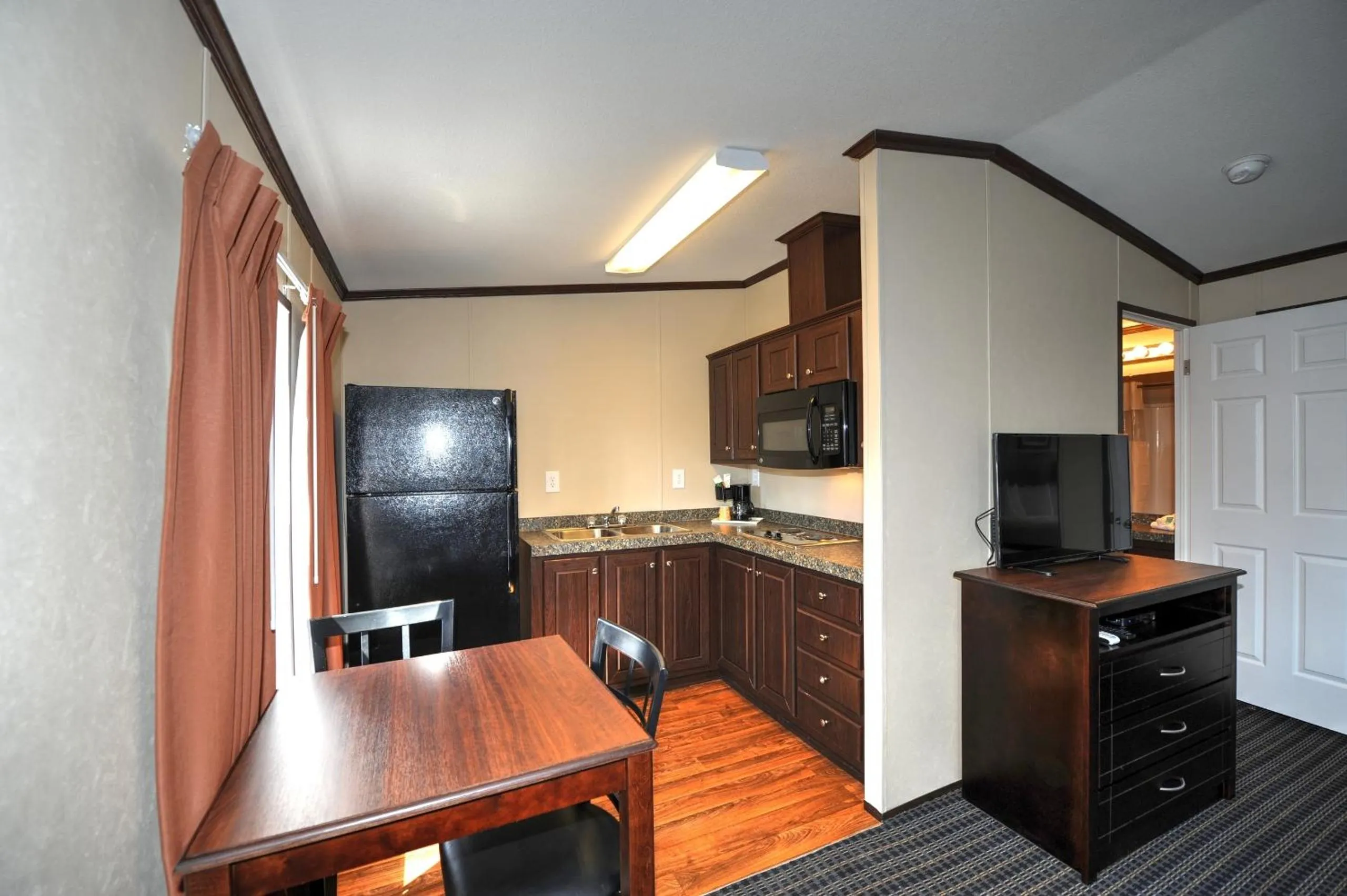 Kitchen or kitchenette in Instalodge Hotel and Suites Karnes City