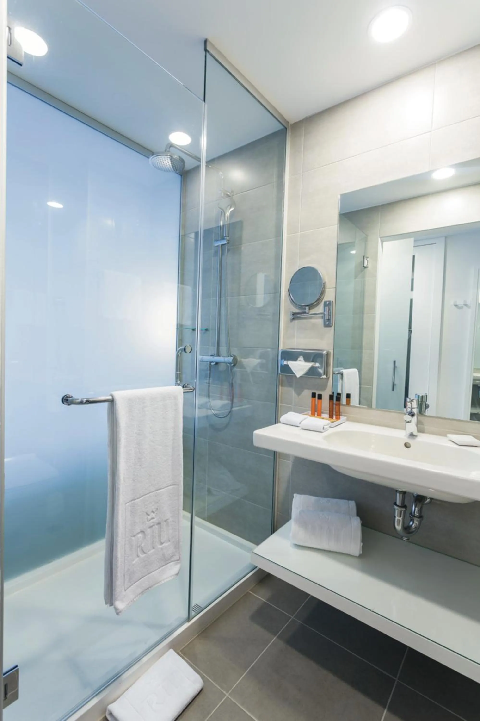 Shower in Riu Plaza New York Times Square