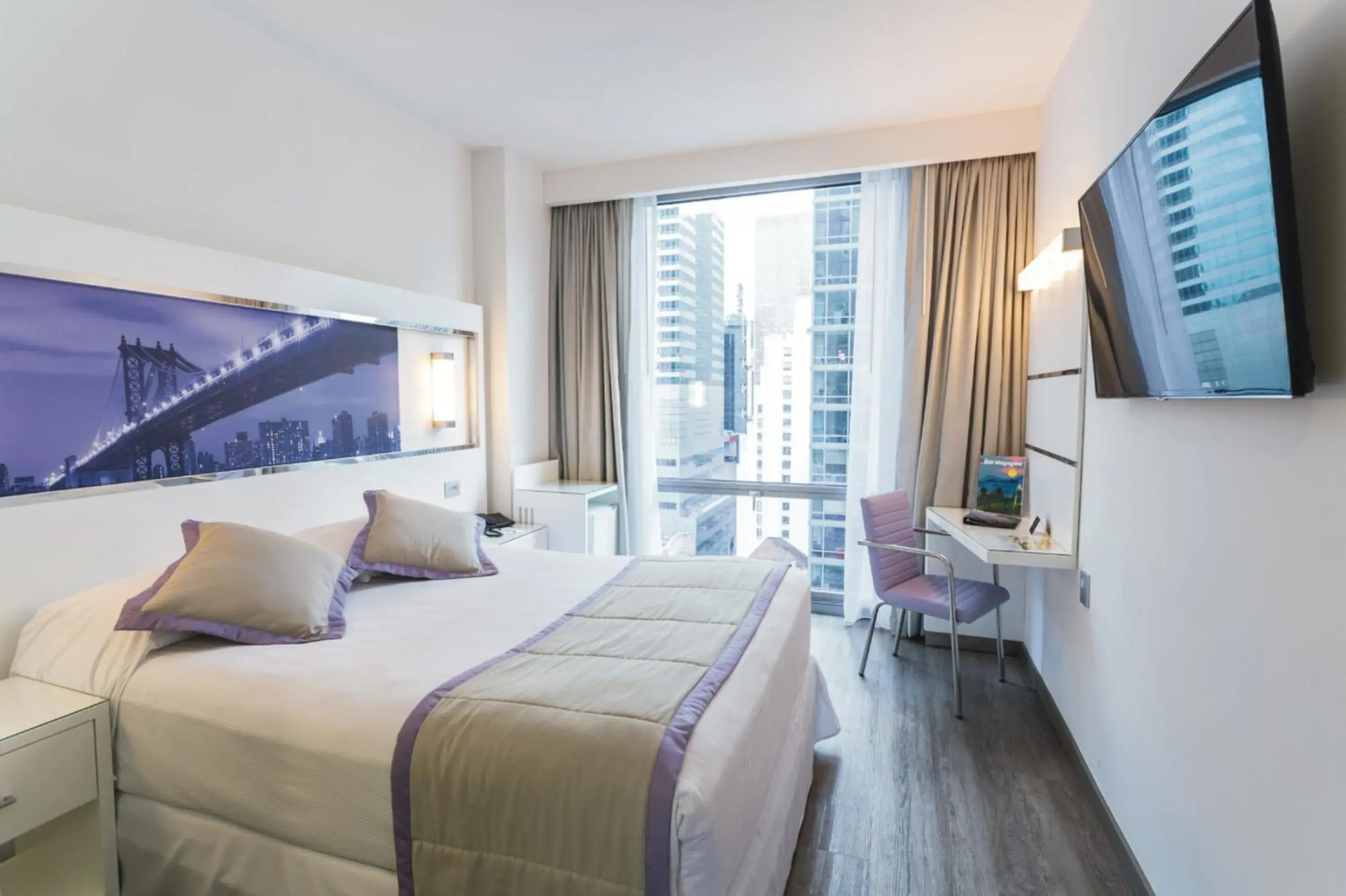 Deluxe Superior King with views in Riu Plaza New York Times Square Deluxe Superior King with views in Riu Plaza New York Times Square