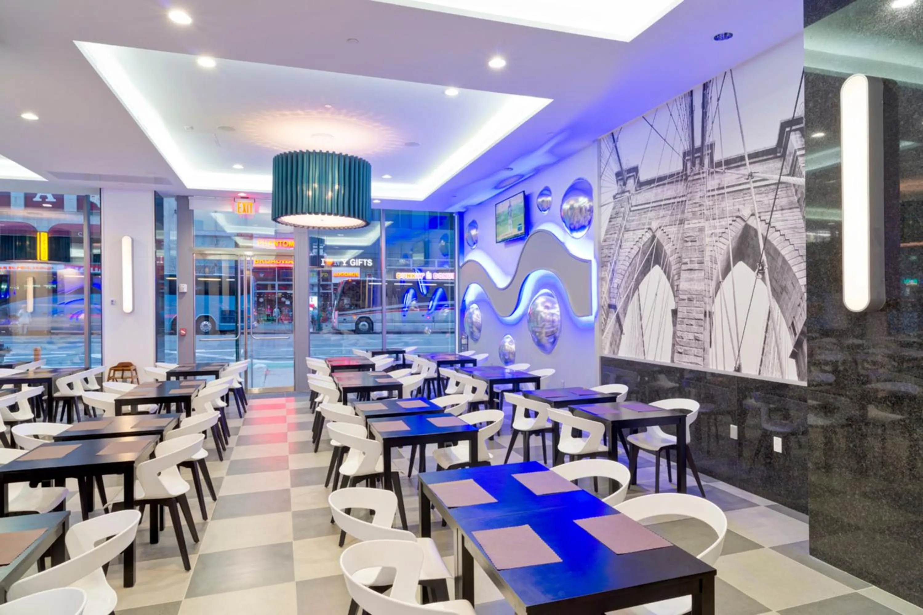 Restaurant/places to eat in Riu Plaza New York Times Square