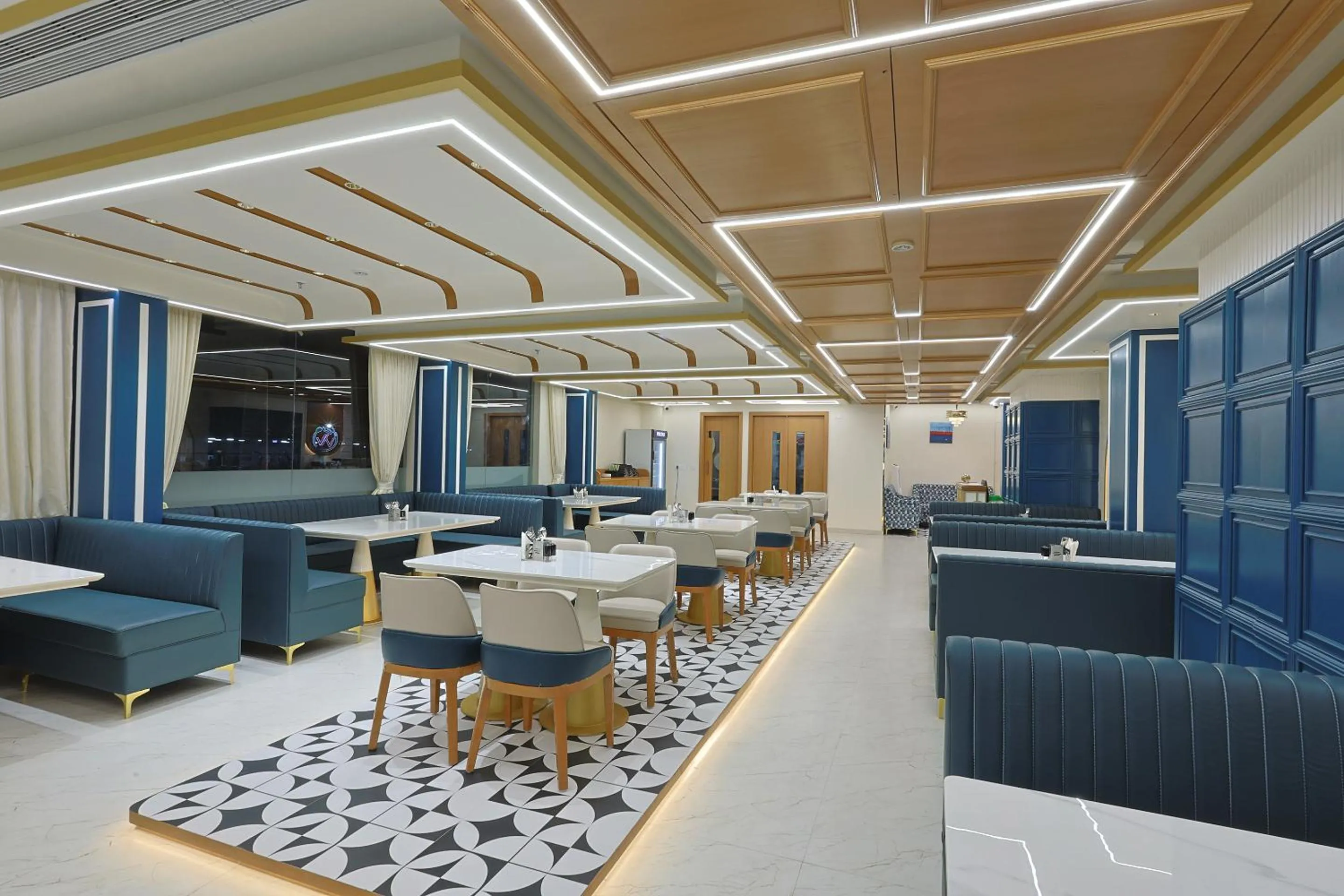 Restaurant/places to eat in HOTEL SERA, Vadodara