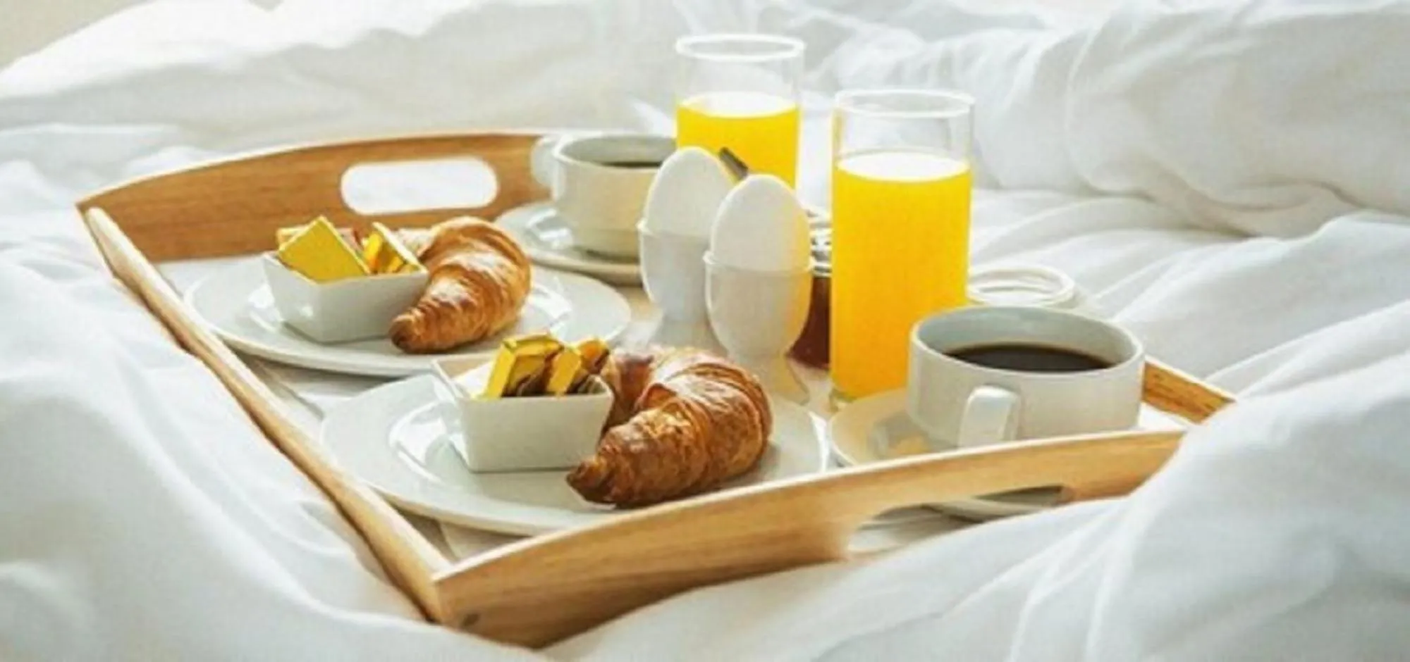 Breakfast, Bed in Illusion Suites