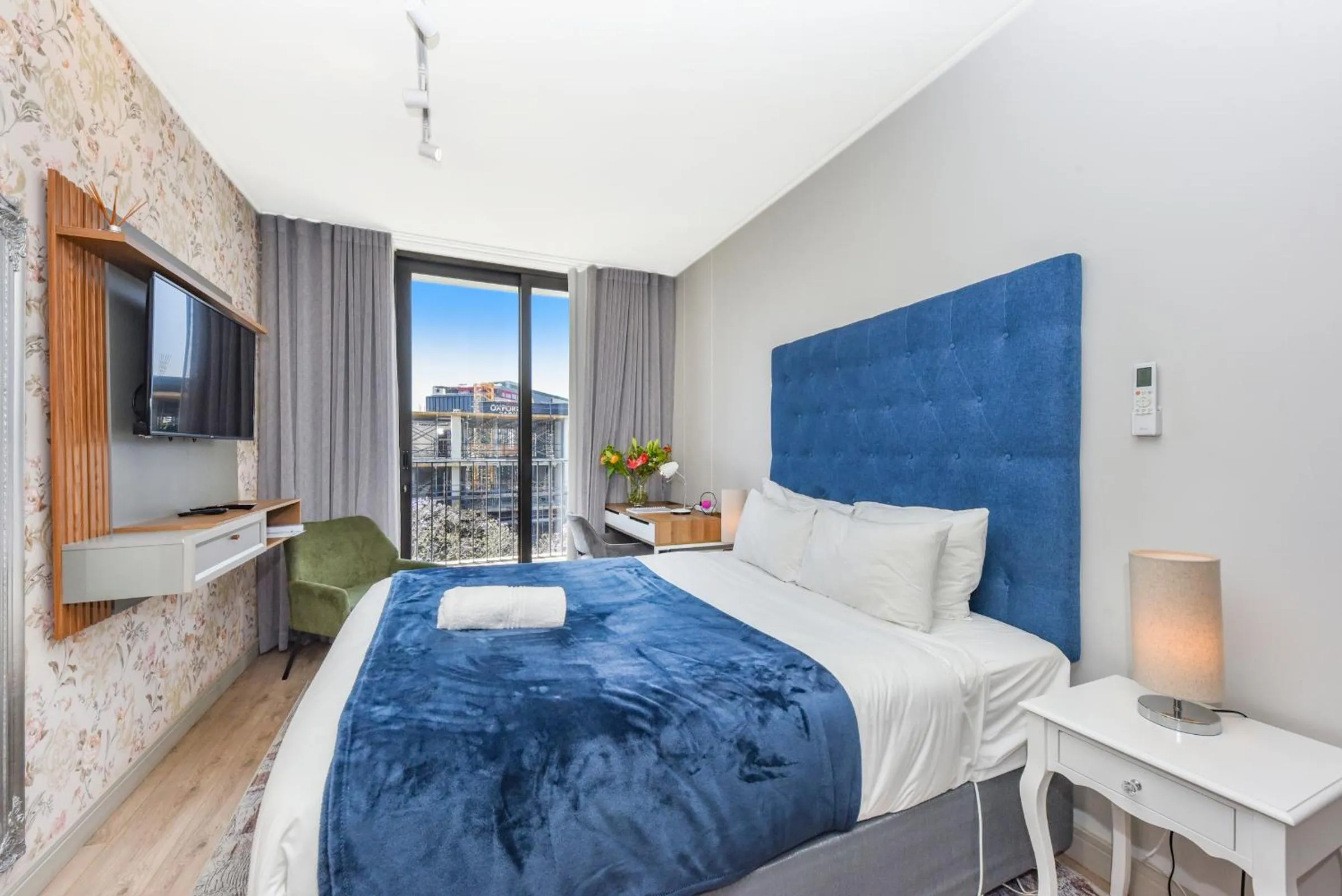 Deluxe Queen Studio  in One Rosebank Apartments