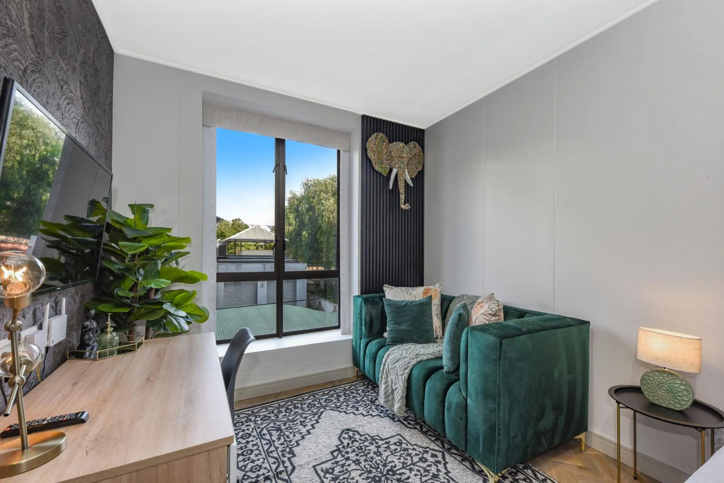 Deluxe Studio in One Rosebank Apartments