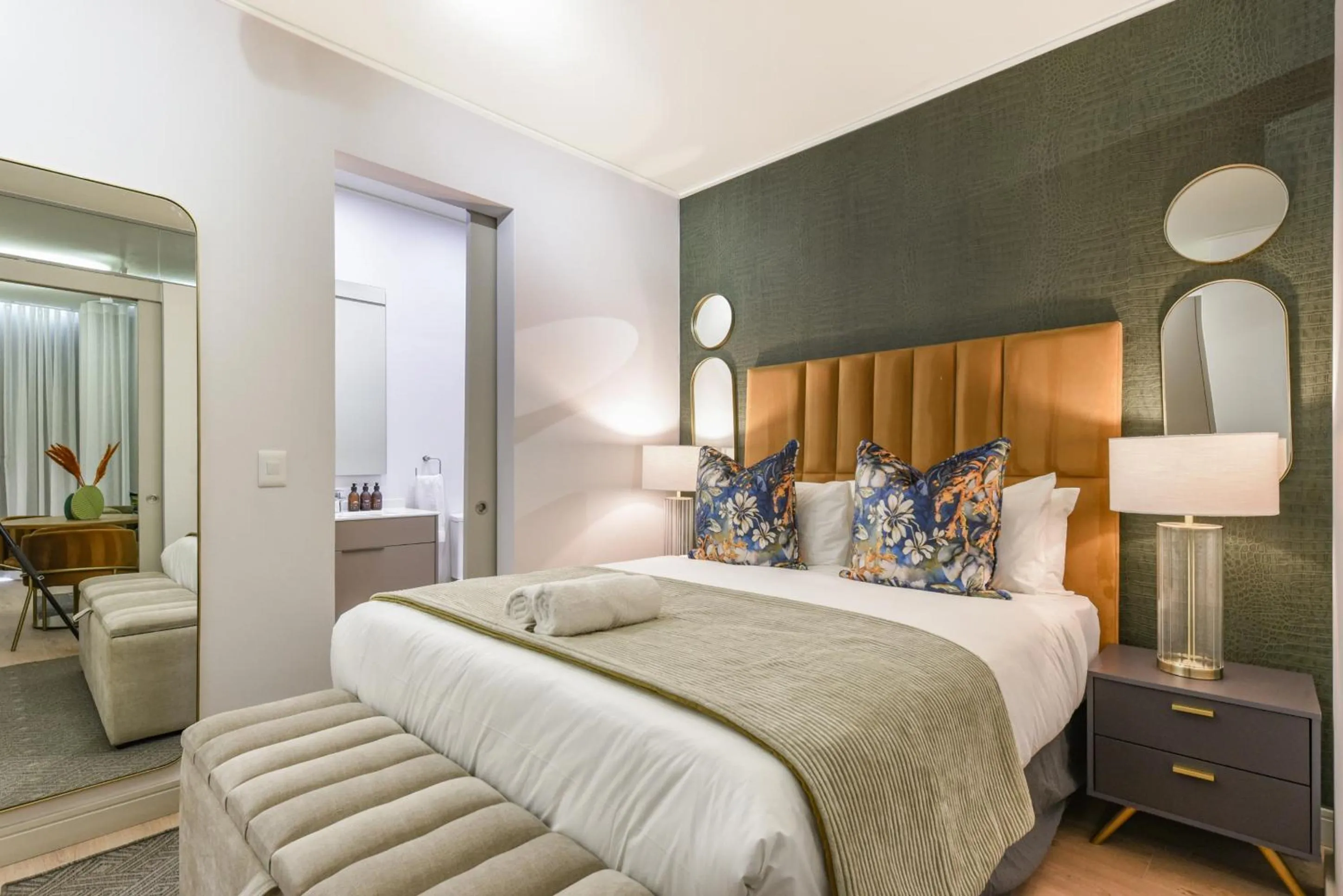 Apartment with City View in One Rosebank Apartments