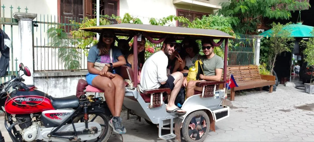 Entertainment in Maison Model d'Angkor