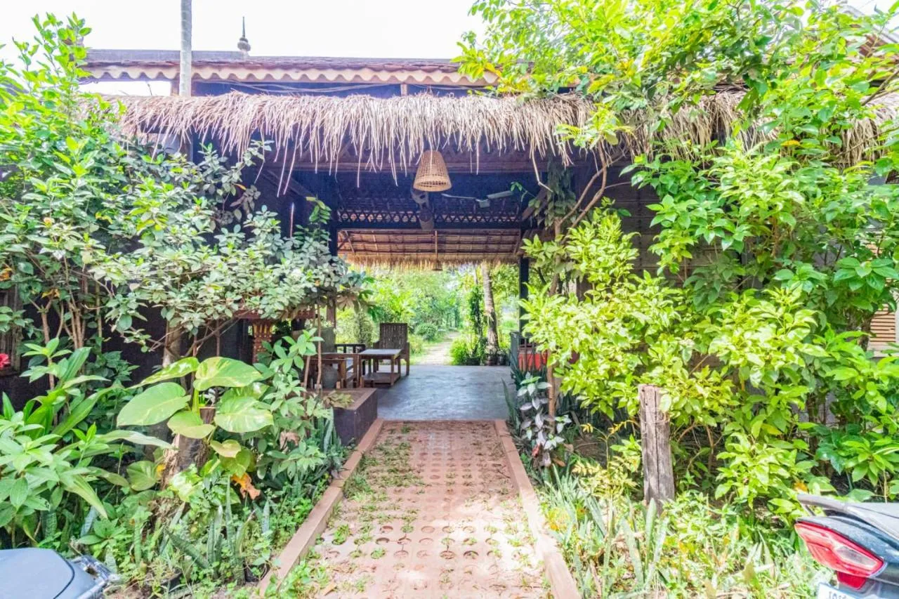 Facade/entrance in Maison Model d'Angkor