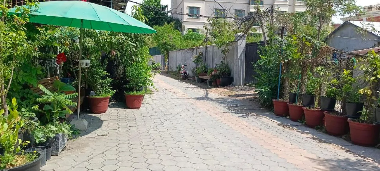 Garden in Maison Model d'Angkor