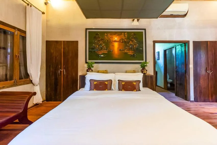 Bed in Maison Model d'Angkor